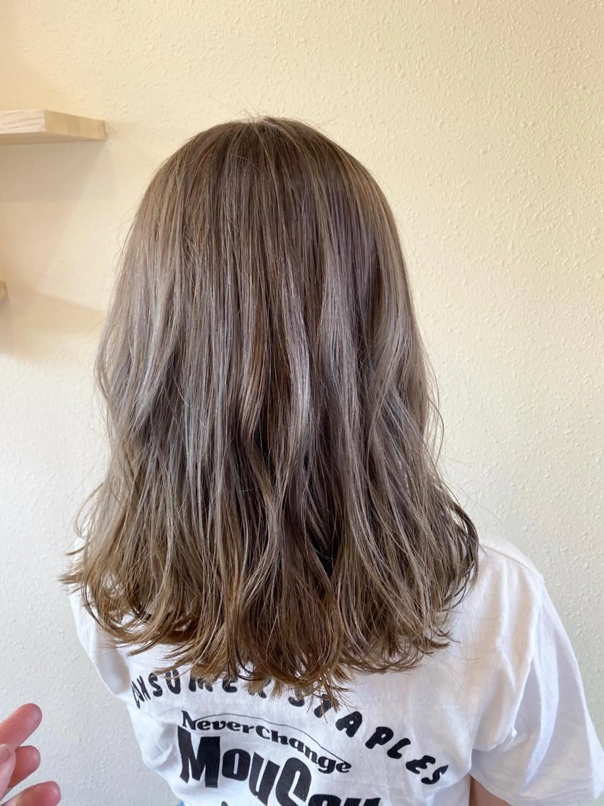 セミロング カラー 中川 茜里のヘアスタイル