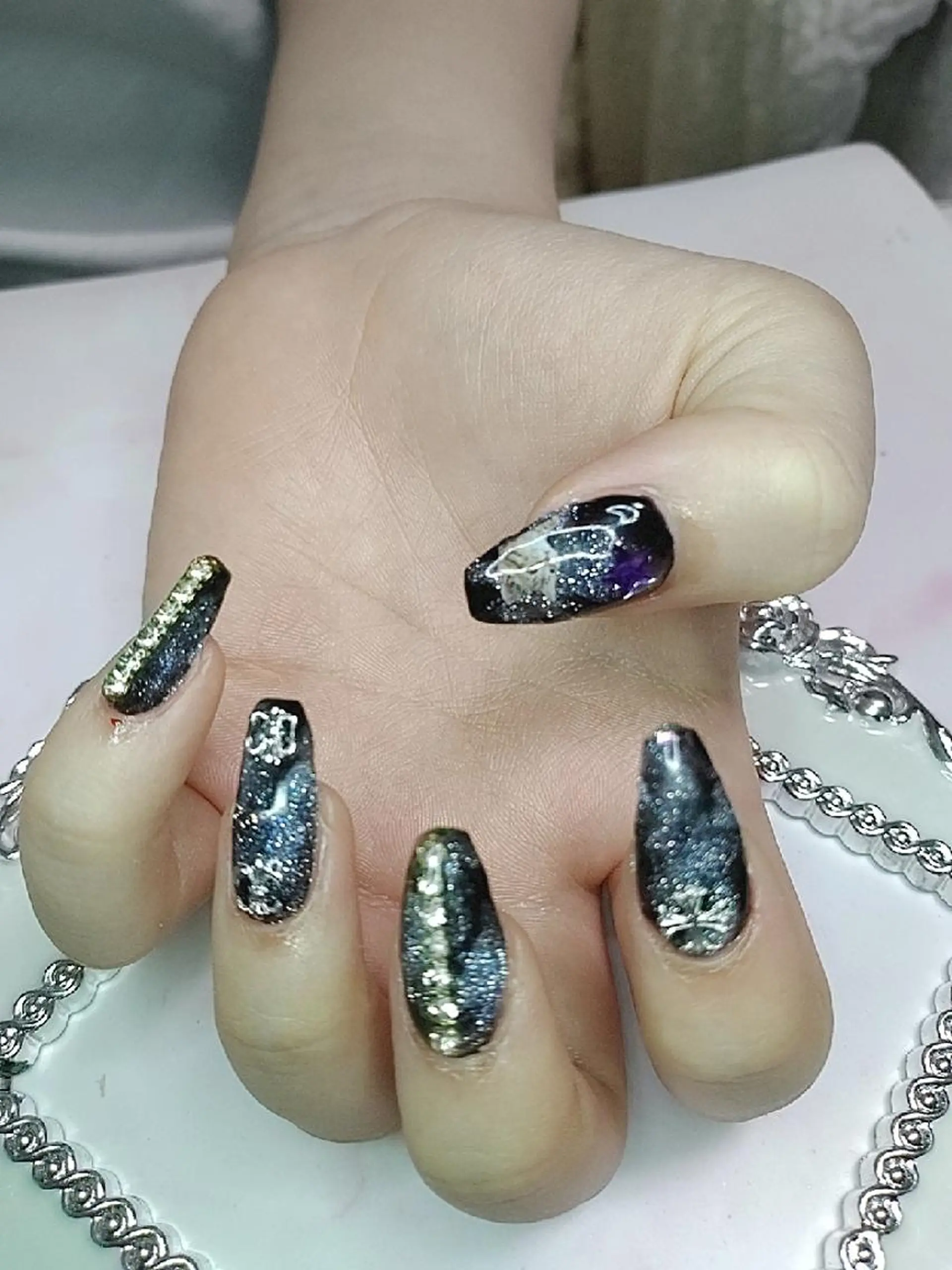 ネイル エステとネイル ローズコンフォートのネイルデザイン