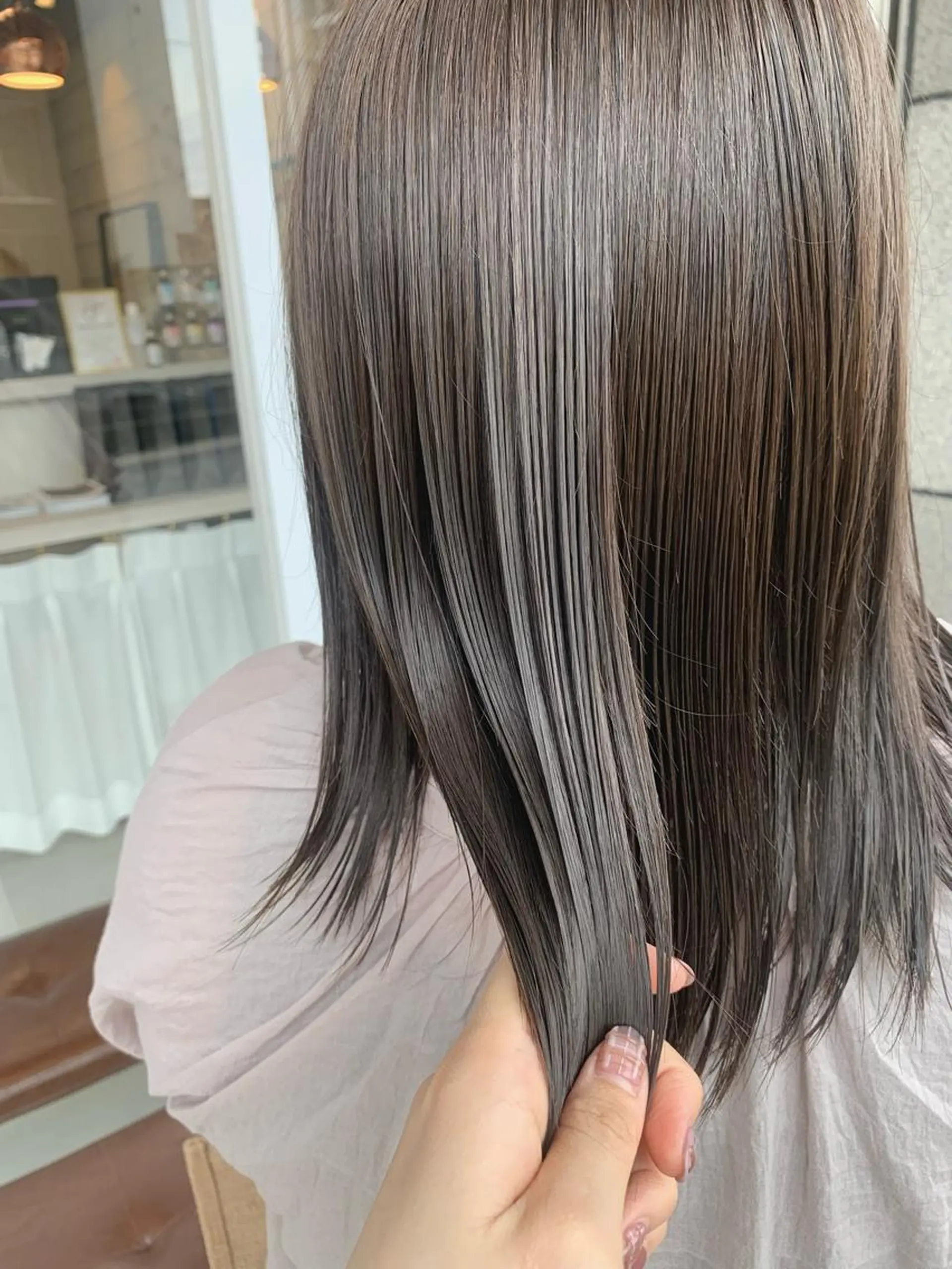 ミディアム カラー 眞名子 瑞紀のヘアスタイル