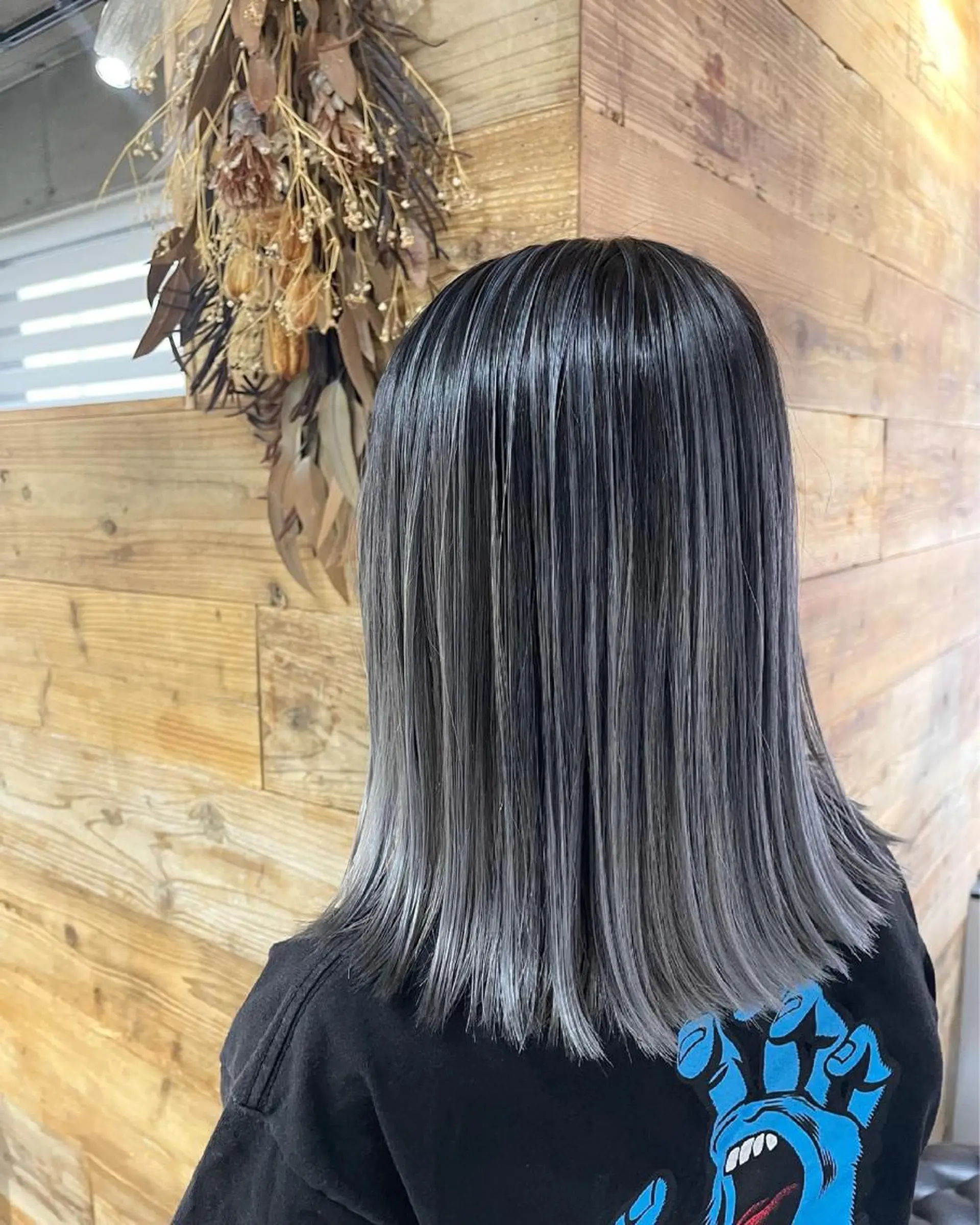 ショート 白髪ぼかしハイライト バレイヤージュヤマトのヘアスタイル