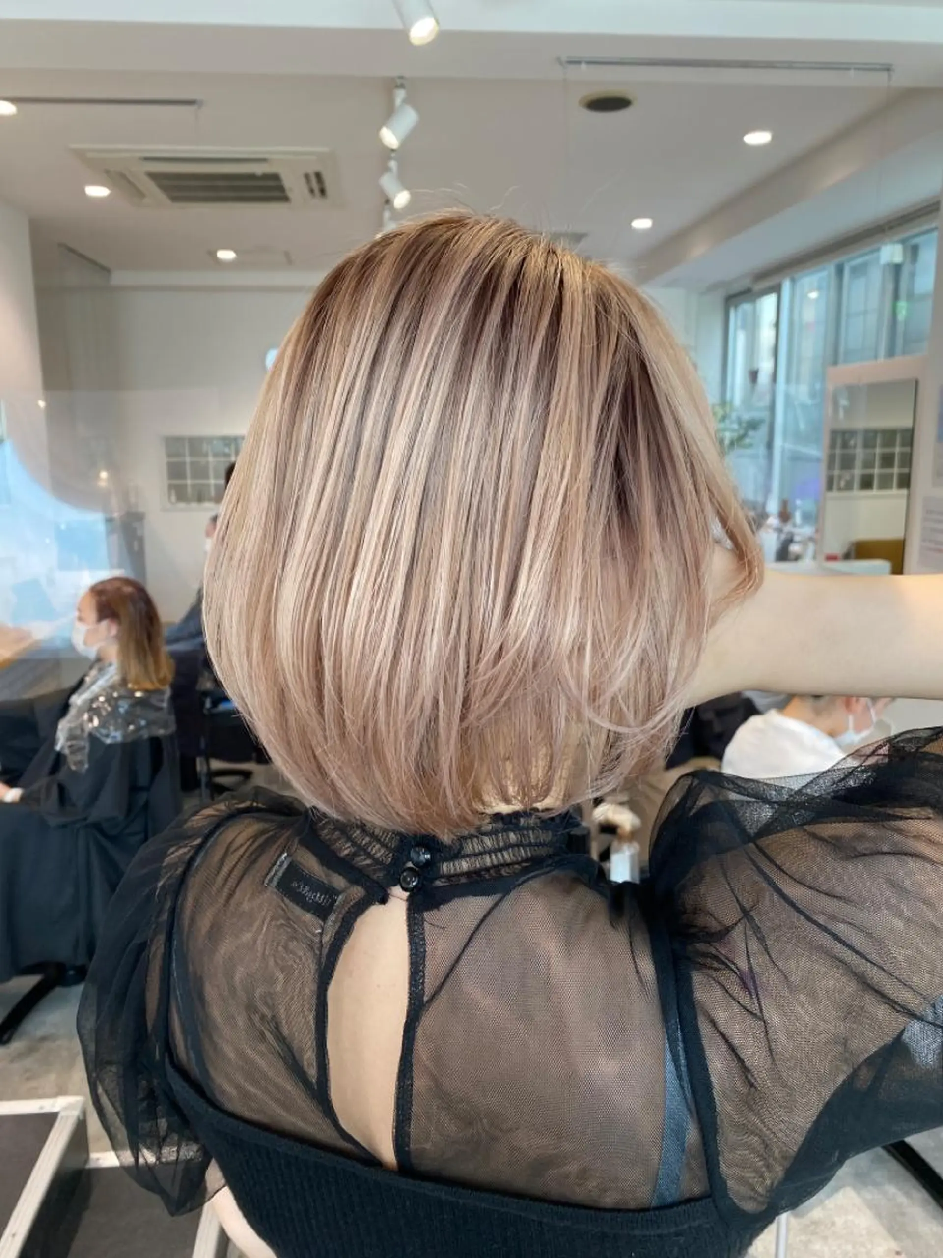 ショート カラー ベージュカラー ハイトーンカラー ハイトーンベージュ ヘアカラー JILBLAN京都 ショート/ハイライトのヘアスタイル