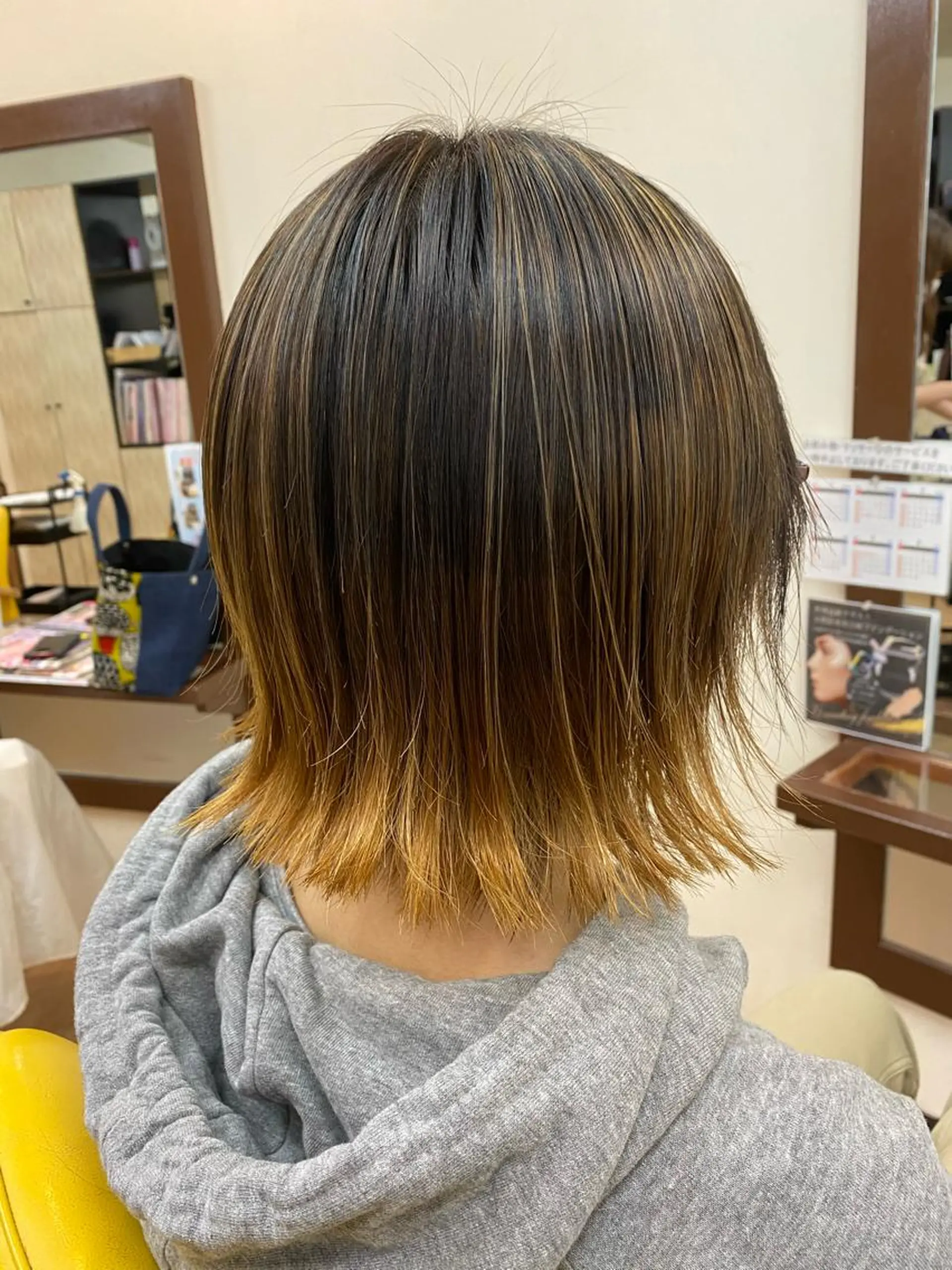 ショート カラー ブリーチ ハイライトカラー ハイライト 外ハネヘア 寺澤 🌈祐のヘアスタイル