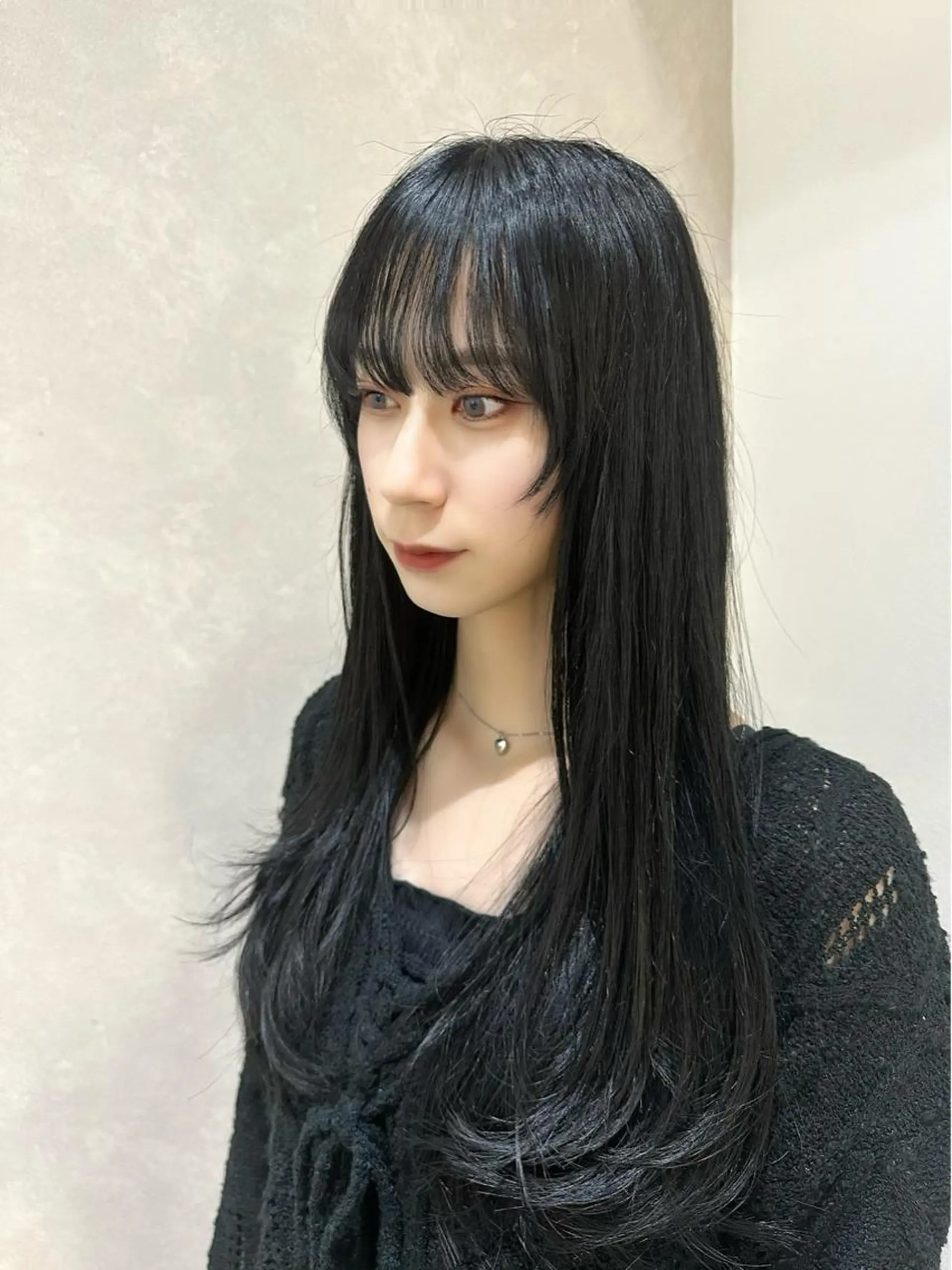 ロング カラー 黒髪 ブルーカラー ブルーブラック ヘアカラー トリートメント ケアブリーチ特化✨/ 艶カラー/エクステのヘアスタイル