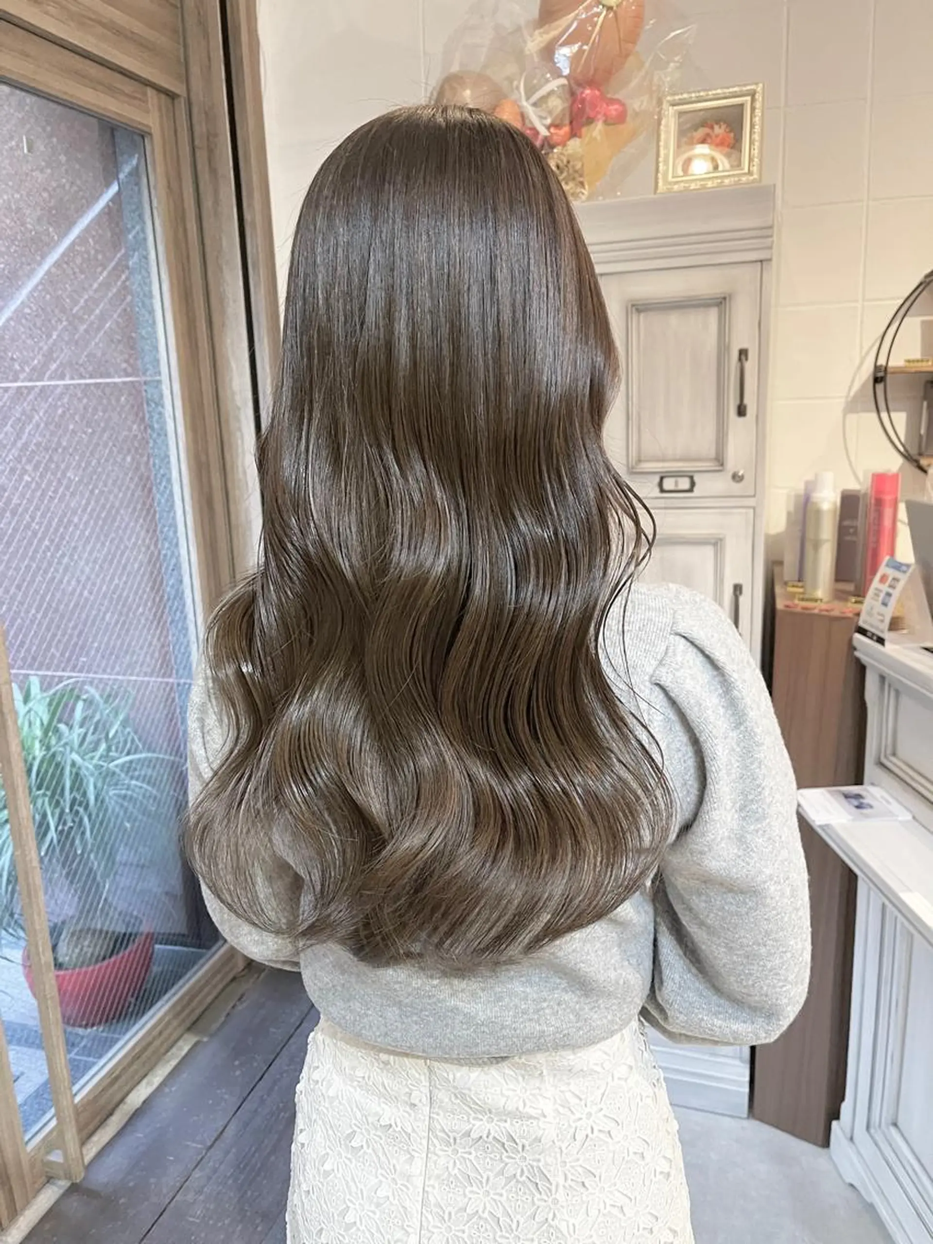 ロング カラー グレージュ 髪質改善で 憧れの潤艶美髪にのヘアスタイル