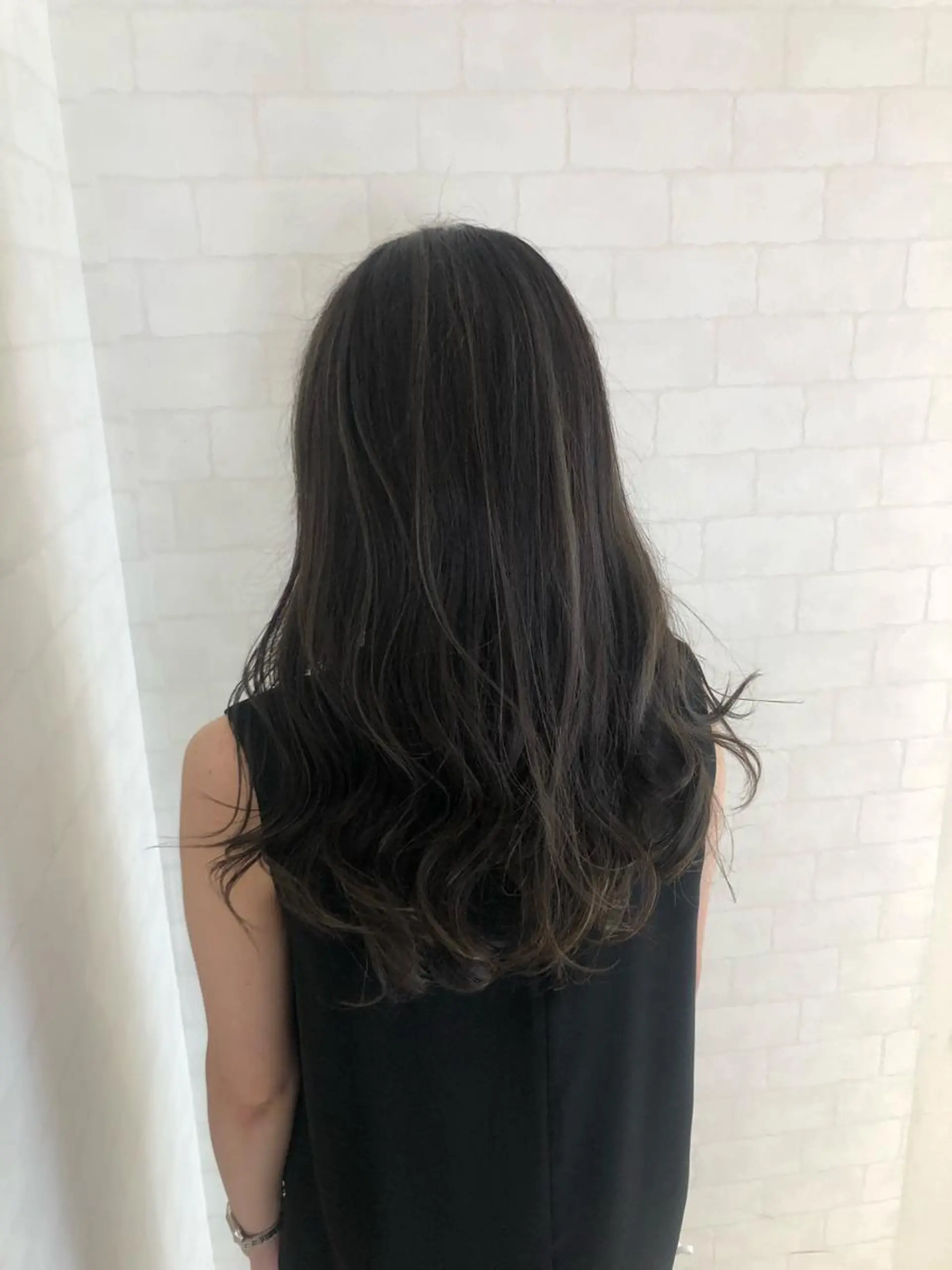 ミディアム ハイライト 畑山 紗耶佳のヘアスタイル