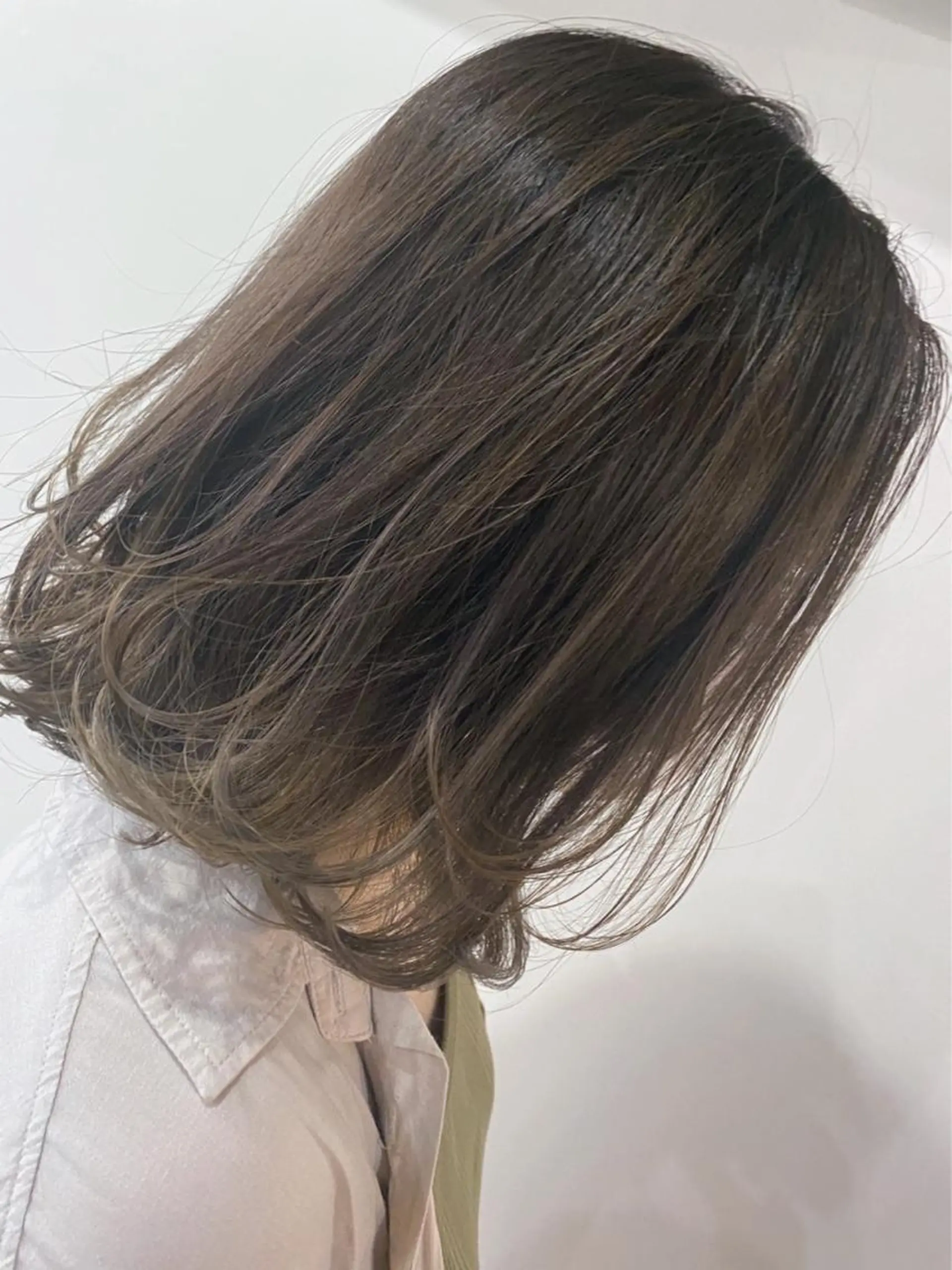 ミディアム カラー ベージュカラー グランルシア梅田所属・女性指名人気no.1 尾崎のヘアスタイル