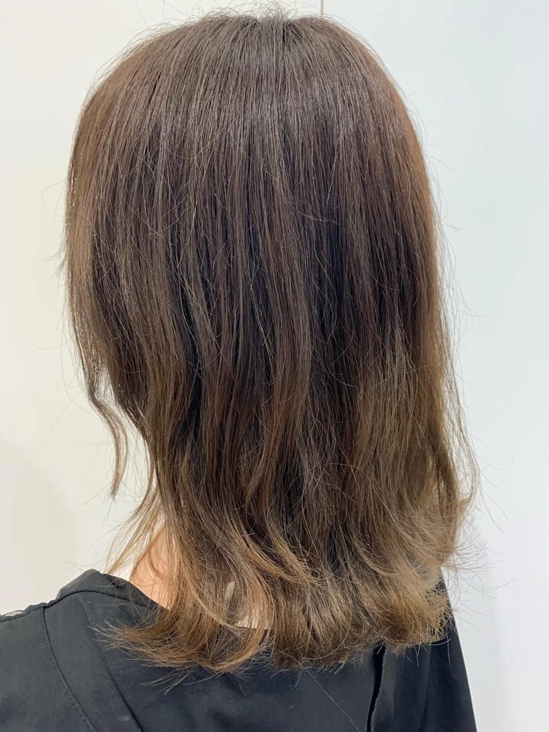 ミディアム カラー バレイヤージュ グレージュ レイヤーカット ヘアカラー トリートメント 透明感♡︎♡︎ 佐々木早苗のヘアスタイル