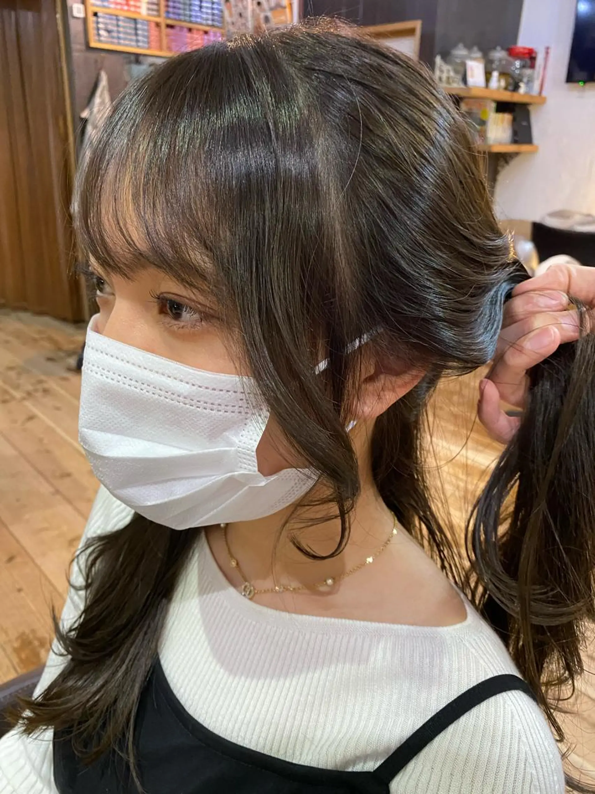 ミディアム カラー 顔周りカット おくれ毛 【韓国レイヤー特化 ハッシュカット】のヘアスタイル