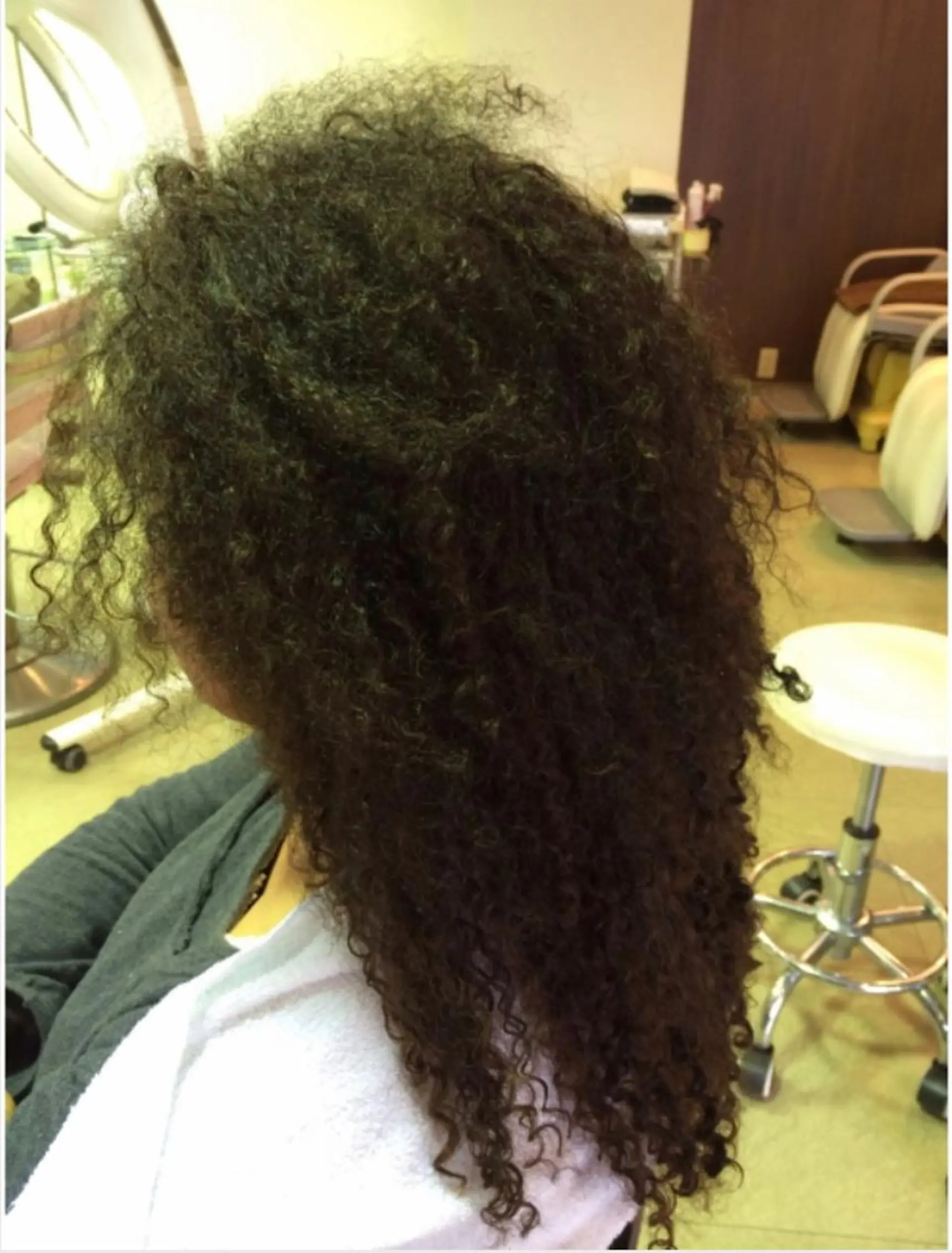 パーマ newi saLyu 片岡ふきのヘアスタイル