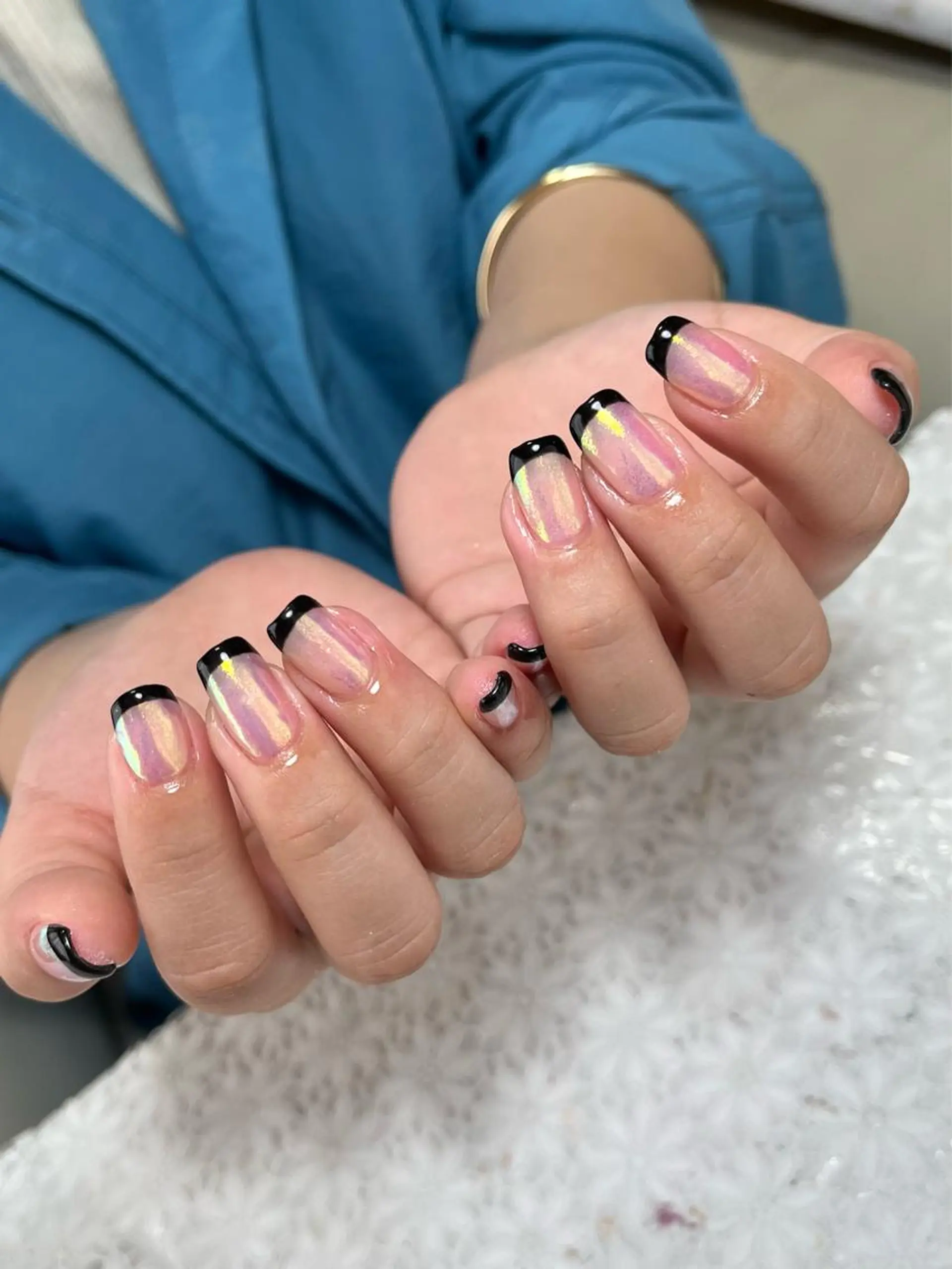 ネイル オーロラネイル フレンチネイル ジェルネイル 韓国ネイル 持ち込み ハンドネイル nails' it...のネイルデザイン