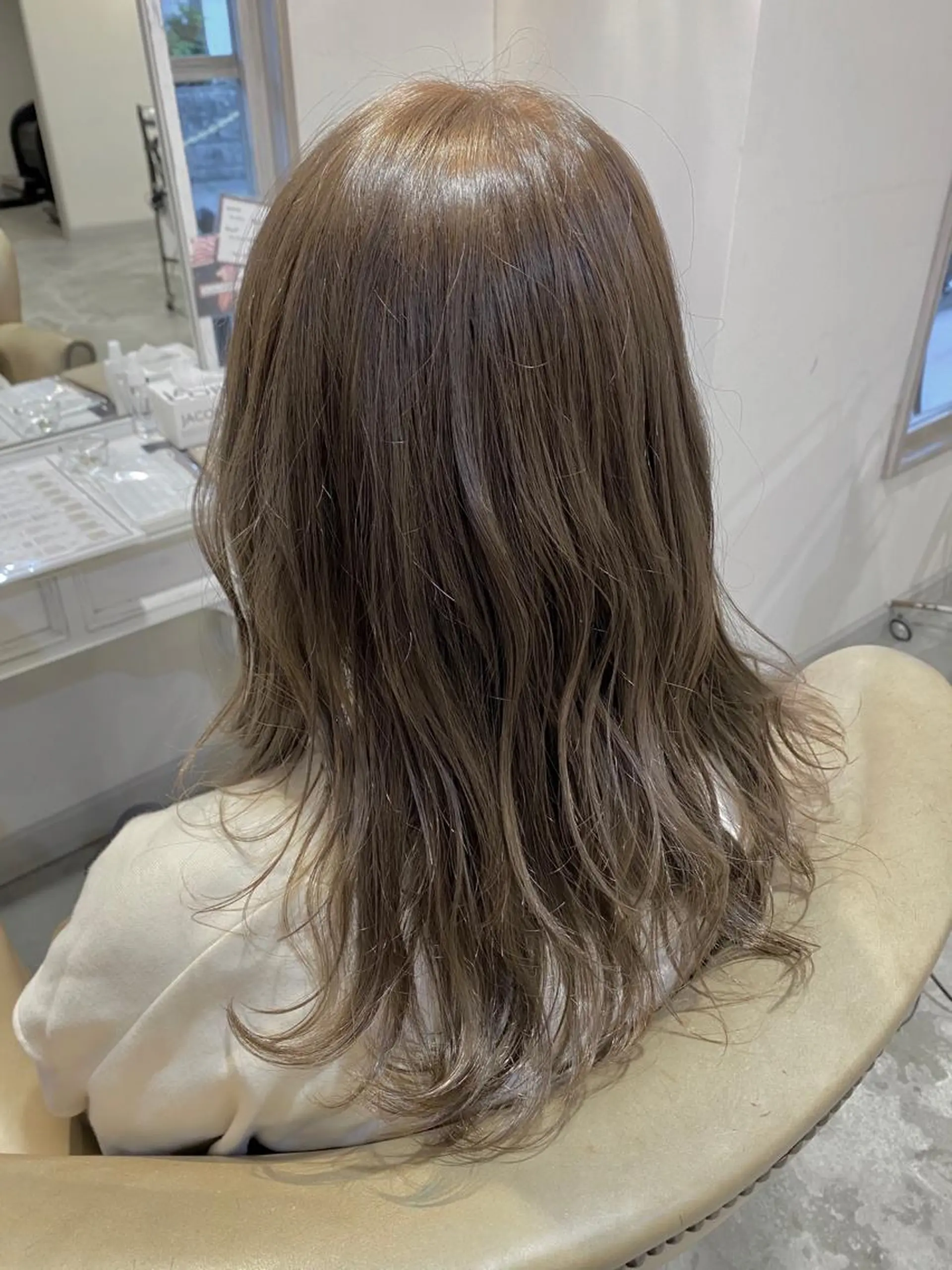 セミロング カラー 透明感カラー グレージュ オリーブグレージュ オリーブグレー カット ヘアカラー トリートメント 美髪・髪質改善 有田怜平のヘアスタイル