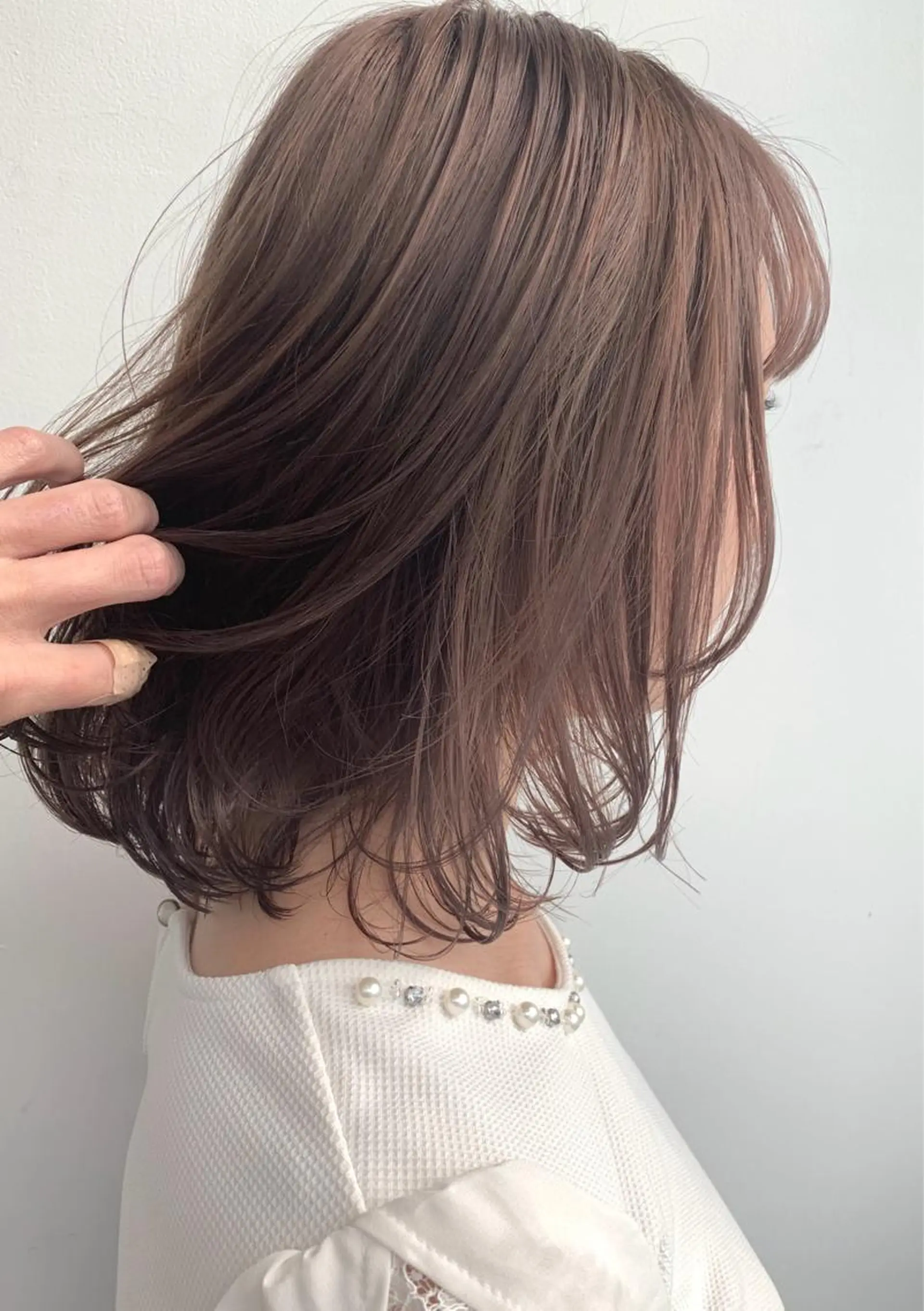 ミディアム カラー ベージュカラー ブリーチ 透明感カラー ダブルカラー ミルクティーベージュ ヘアカラー ボブ/レイヤー /河内温太のヘアスタイル