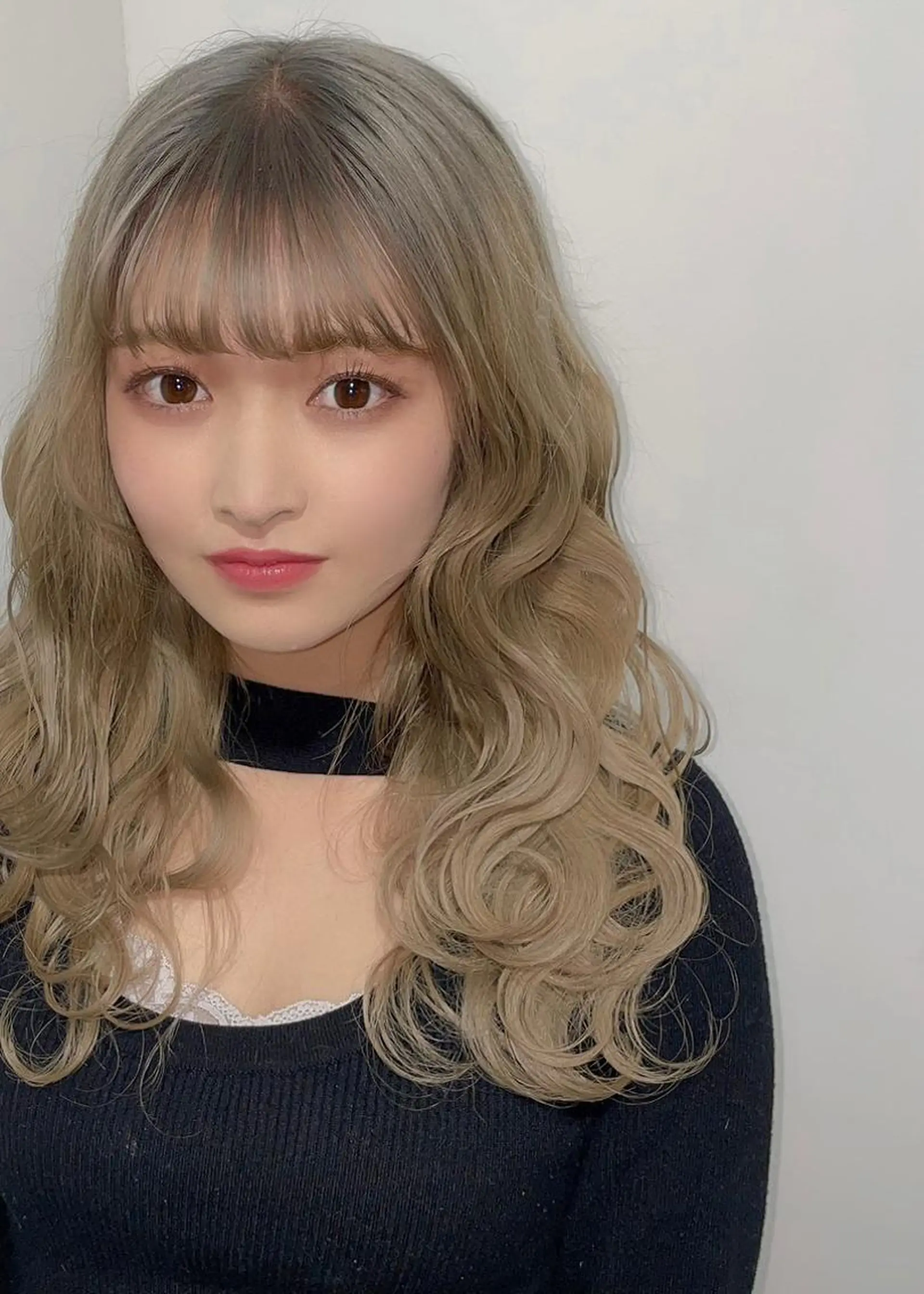 セミロング もにか🌞原宿/渋谷 🌝ブリーチカラーのヘアスタイル