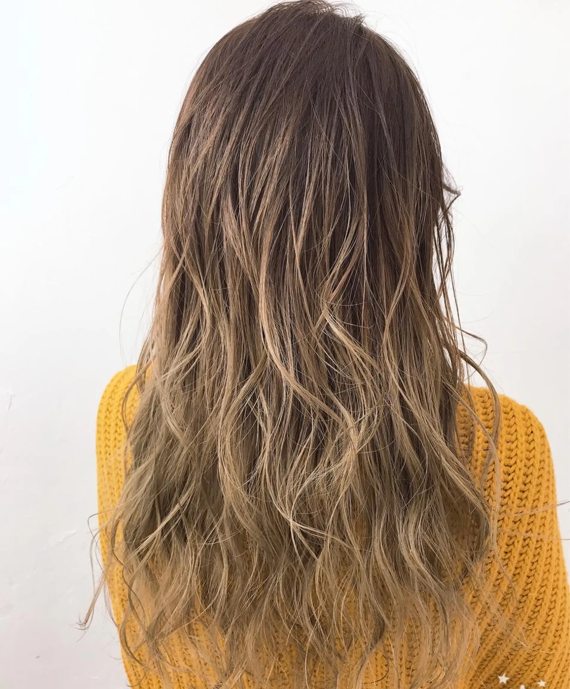 ロング カラー ベージュカラー グラデーションカラー ミルクティーベージュ 小山 明菜のヘアスタイル