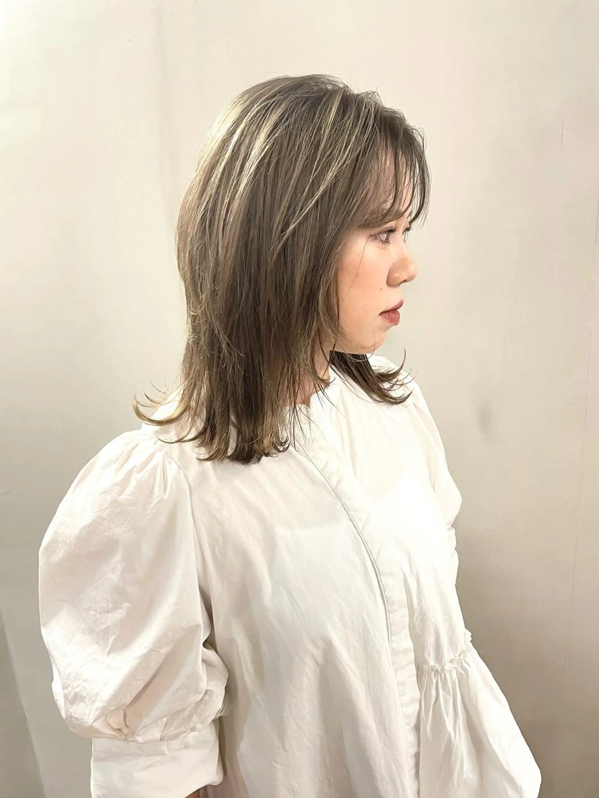 ミディアム カラー パーマ ヘアアレンジ メンズ キッズ ネイル マツエク・マツパ ベージュカラー ホワイトベージュ ホワイト tatsumi/ボブ ウルフ/レイヤーのヘアスタイル