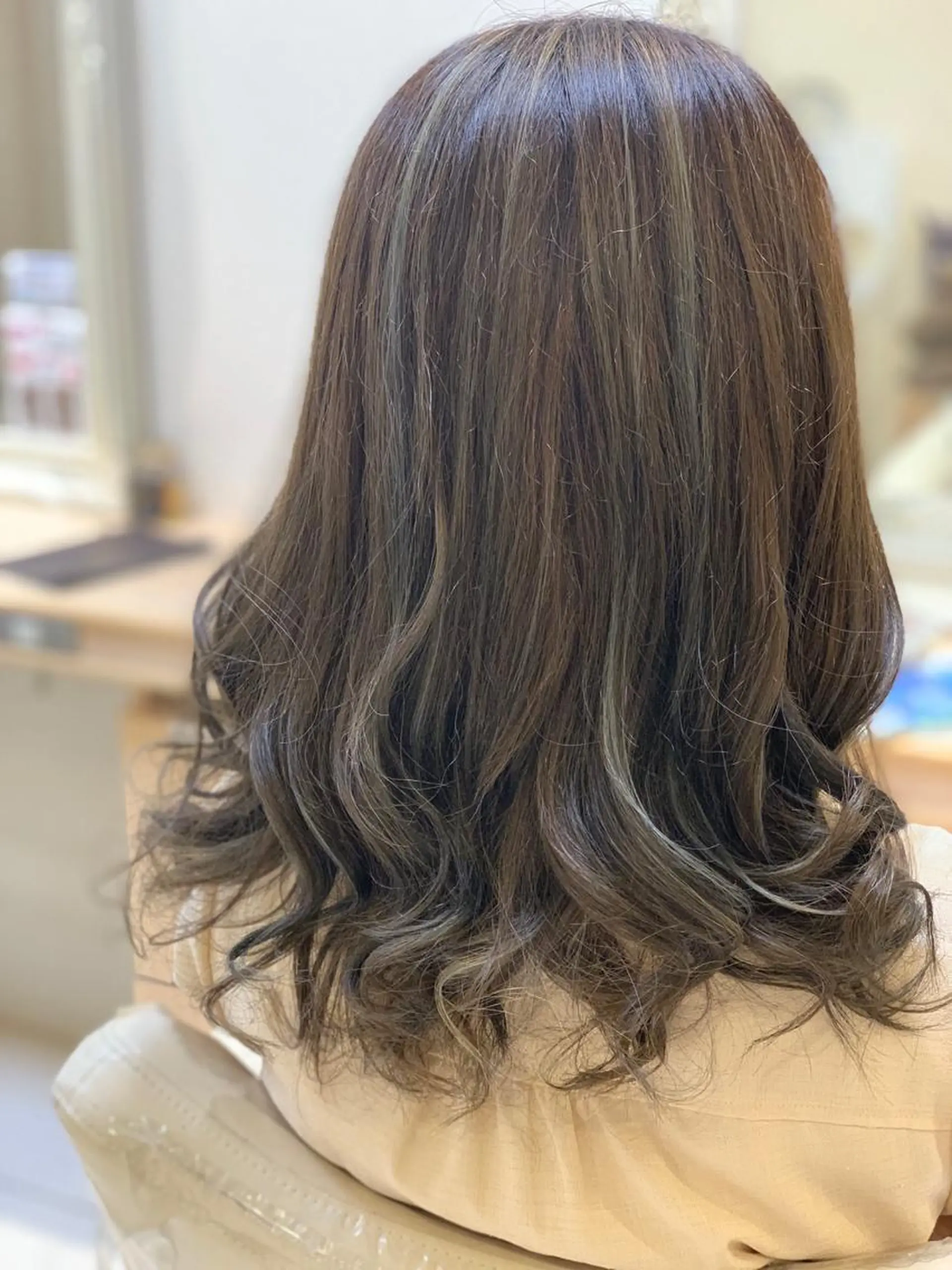 ミディアム カラー カット ヘアカラー トリートメント SHIRATORI MITSUKIのヘアスタイル