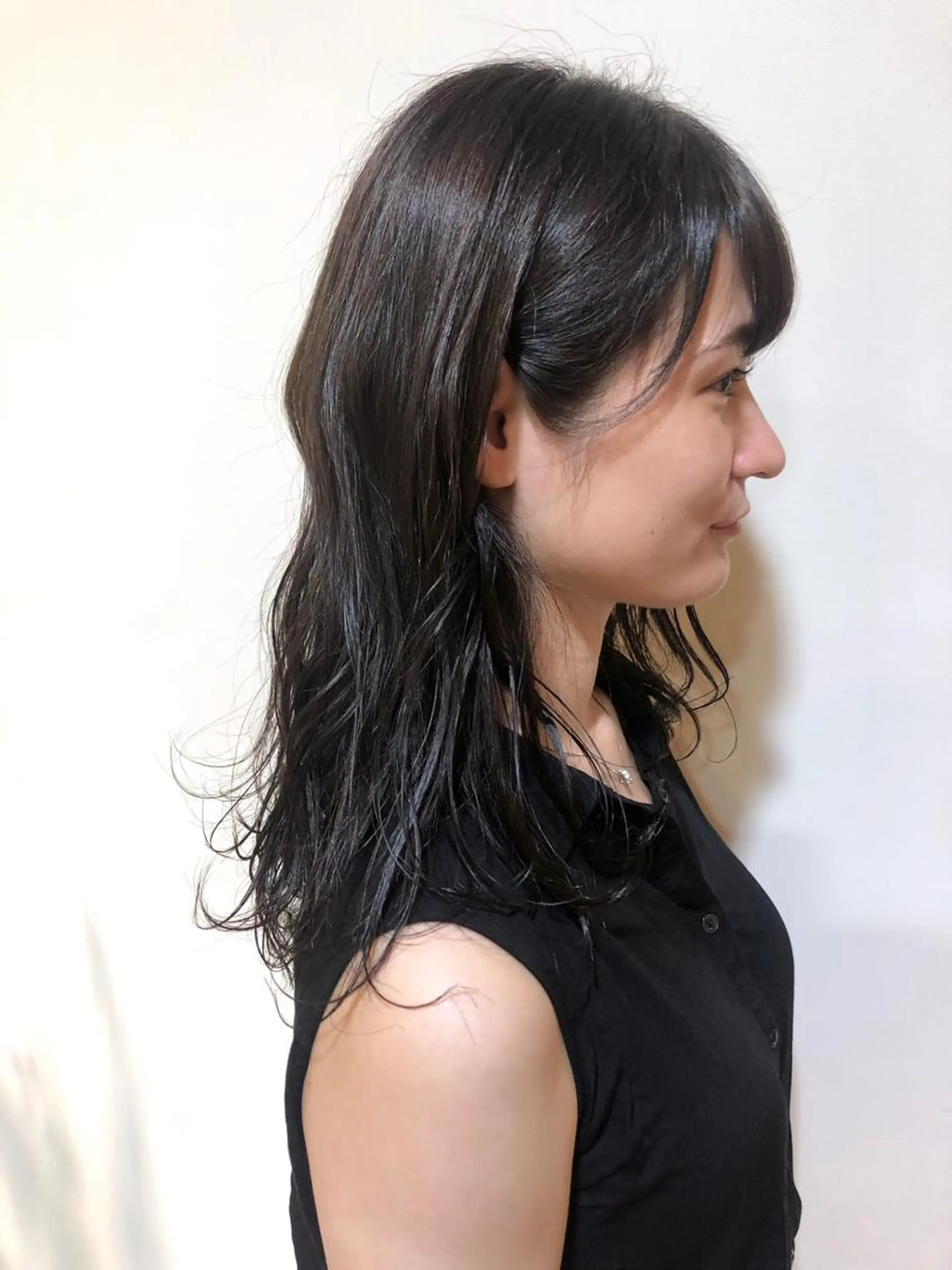 セミロング カラー MIOベージュカラー 柔らかいカラーのヘアスタイル