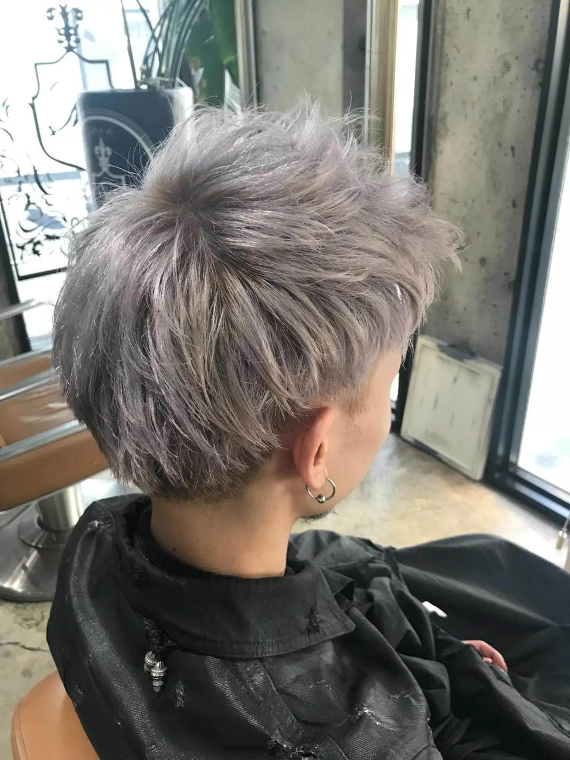 ショート カラー パーマ ヘアアレンジ メンズ キッズ ネイル マツエク・マツパ シルバー シルバー サロンドミルク 原宿のヘアスタイル