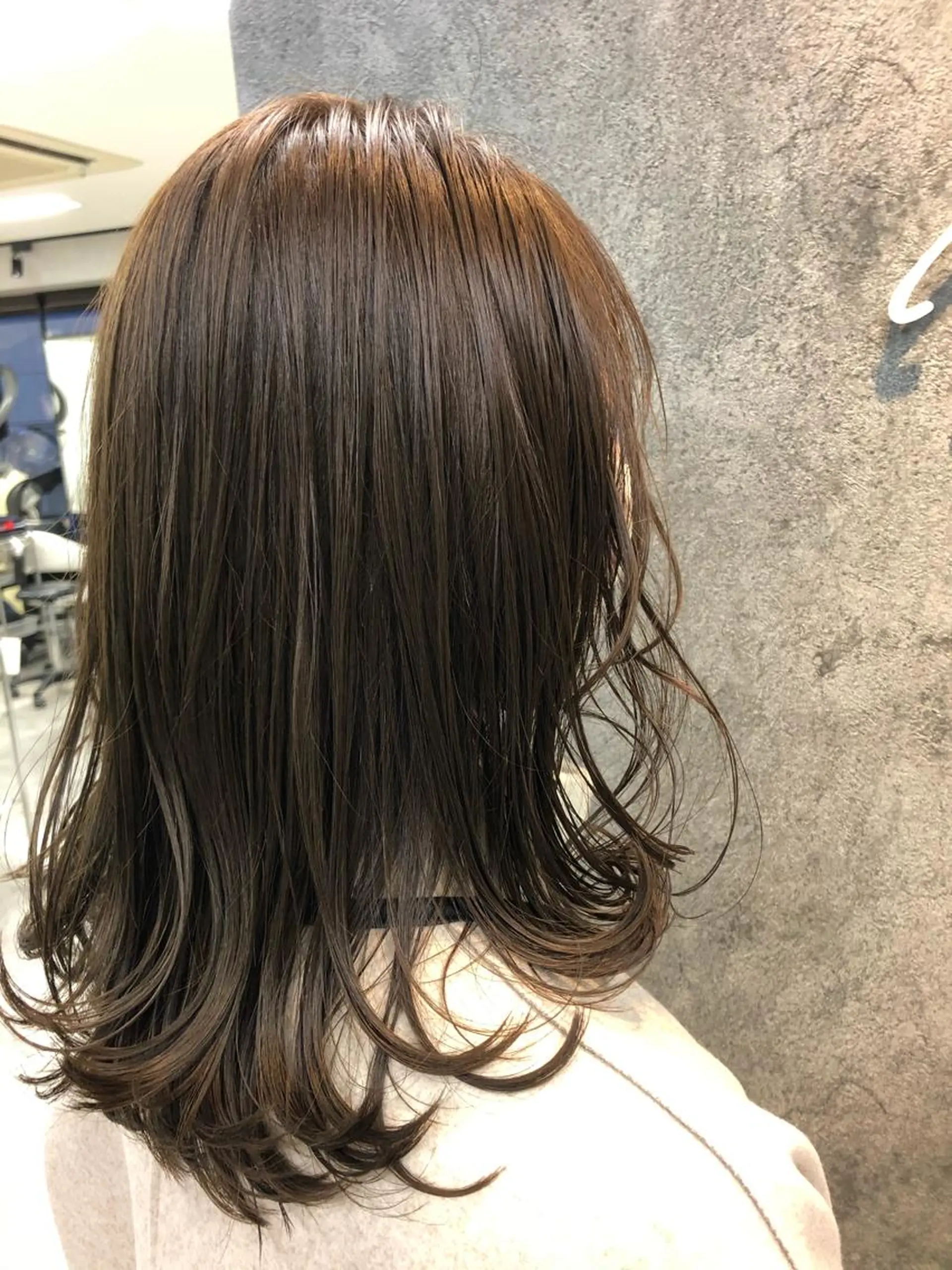ミディアム カット ヘアカラー Noyヨシモト ヒロトのヘアスタイル