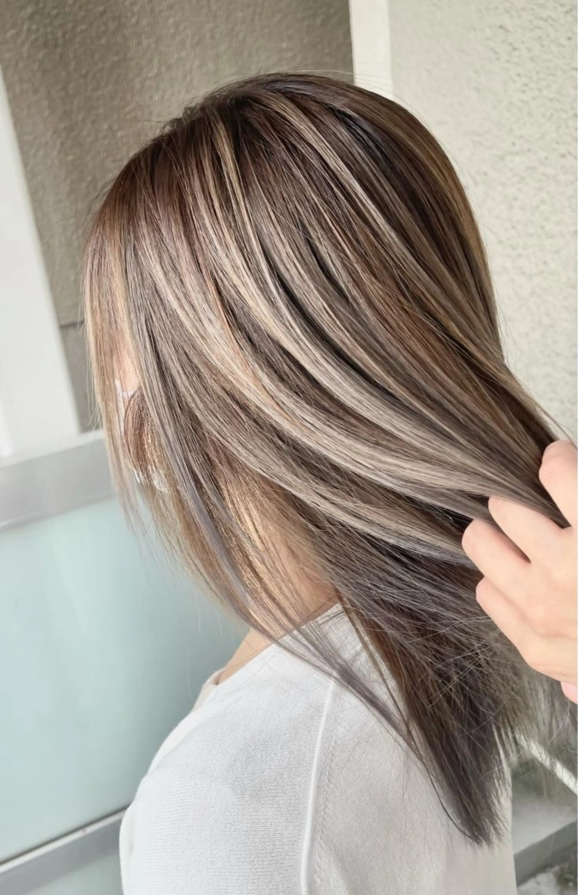 ロング カラー 岩谷/ブリーチ 🪽透明感カラーのヘアスタイル