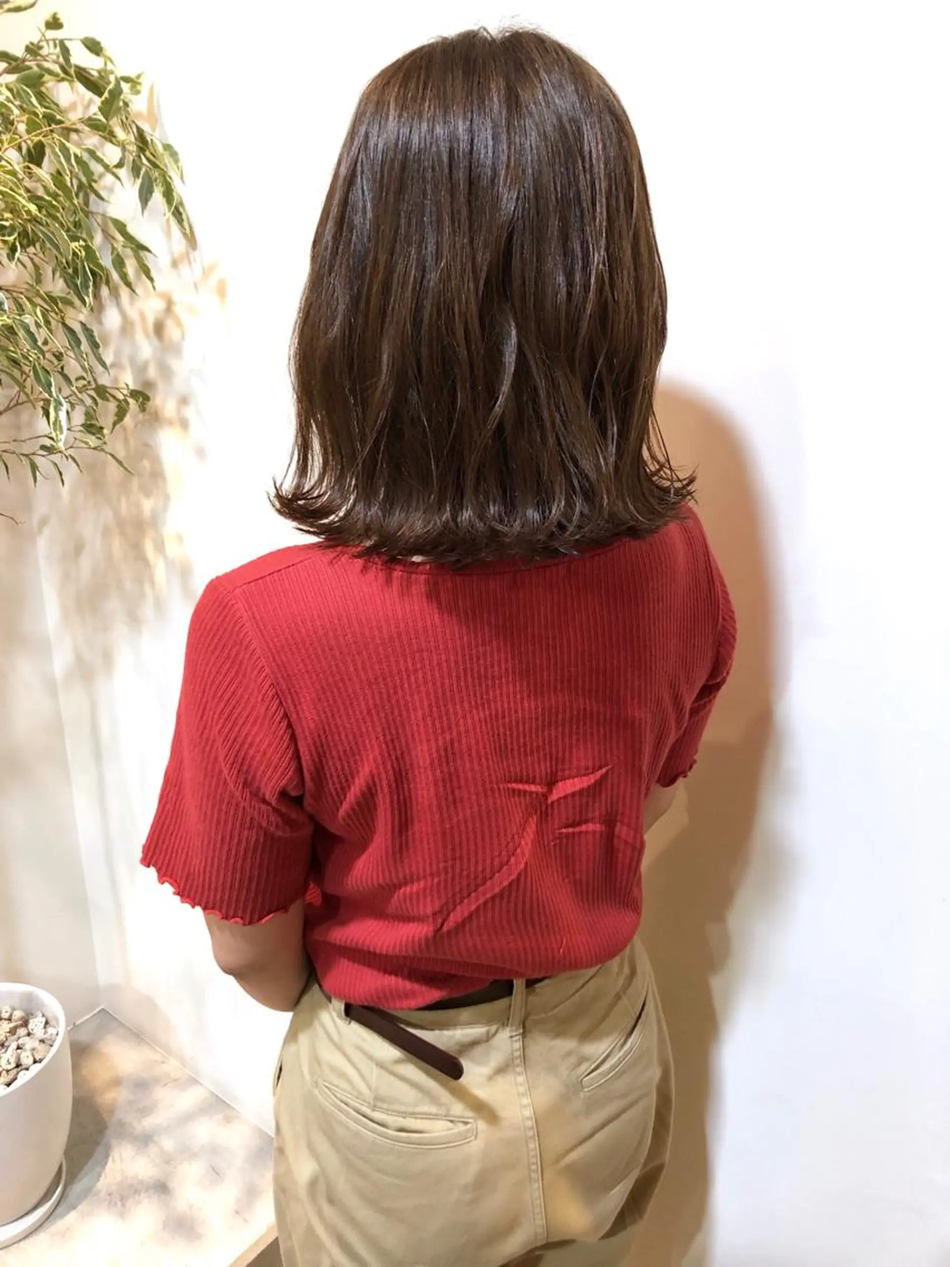 ミディアム MIOベージュカラー 柔らかいカラーのヘアスタイル