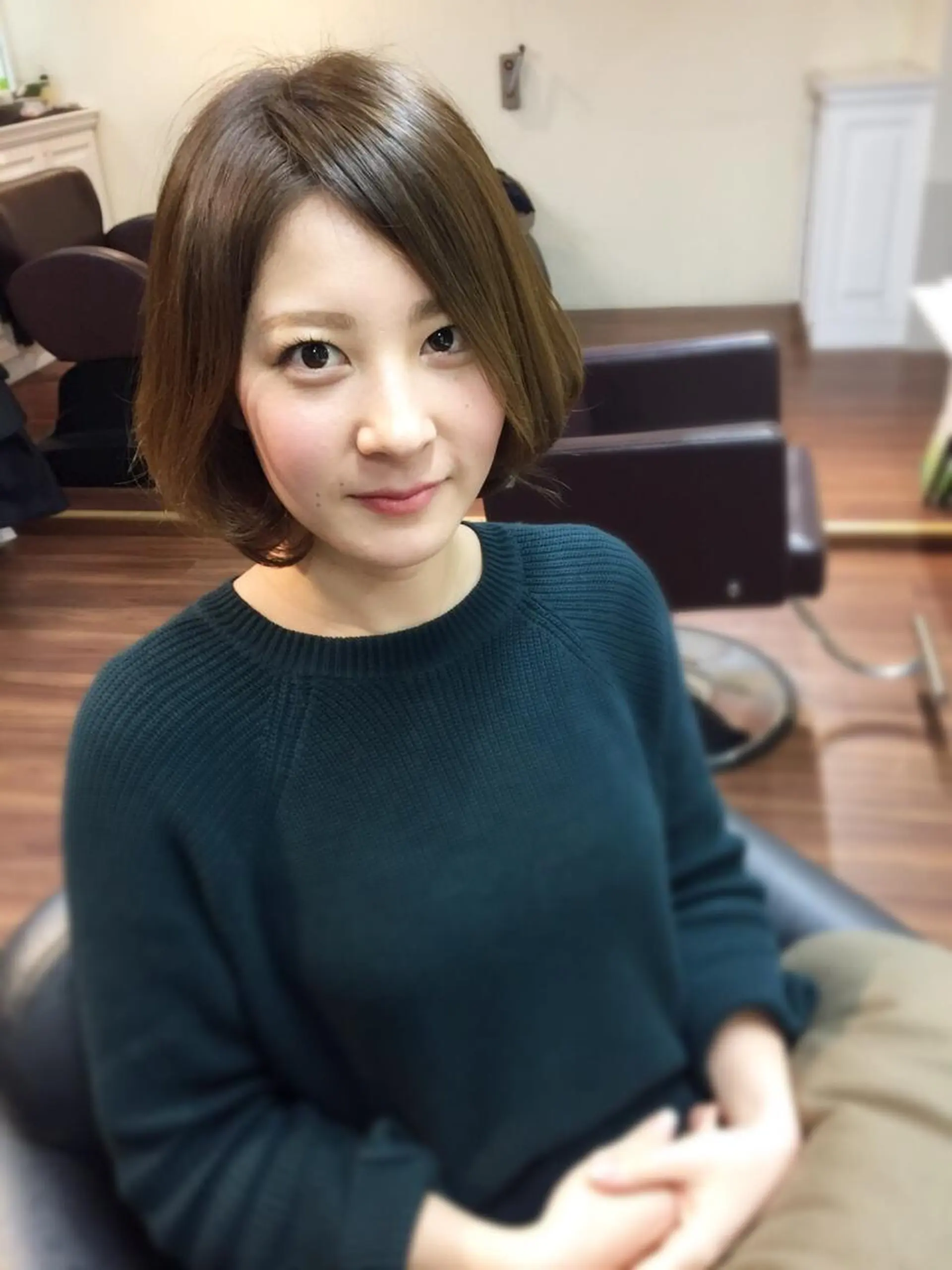 ショート カラー パーマ アッシュ 成松 勇治のヘアスタイル