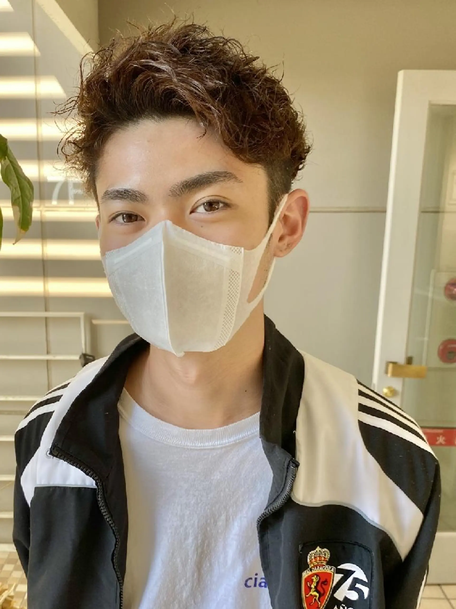 メンズ パーマ メンズパーマ メンズツイストパーマ 卒業式のヘアスタイル ツイストパーマ カット パーマ ﾒﾝｽﾞ＆ｼｮｰﾄ LEA山村真史のヘアスタイル