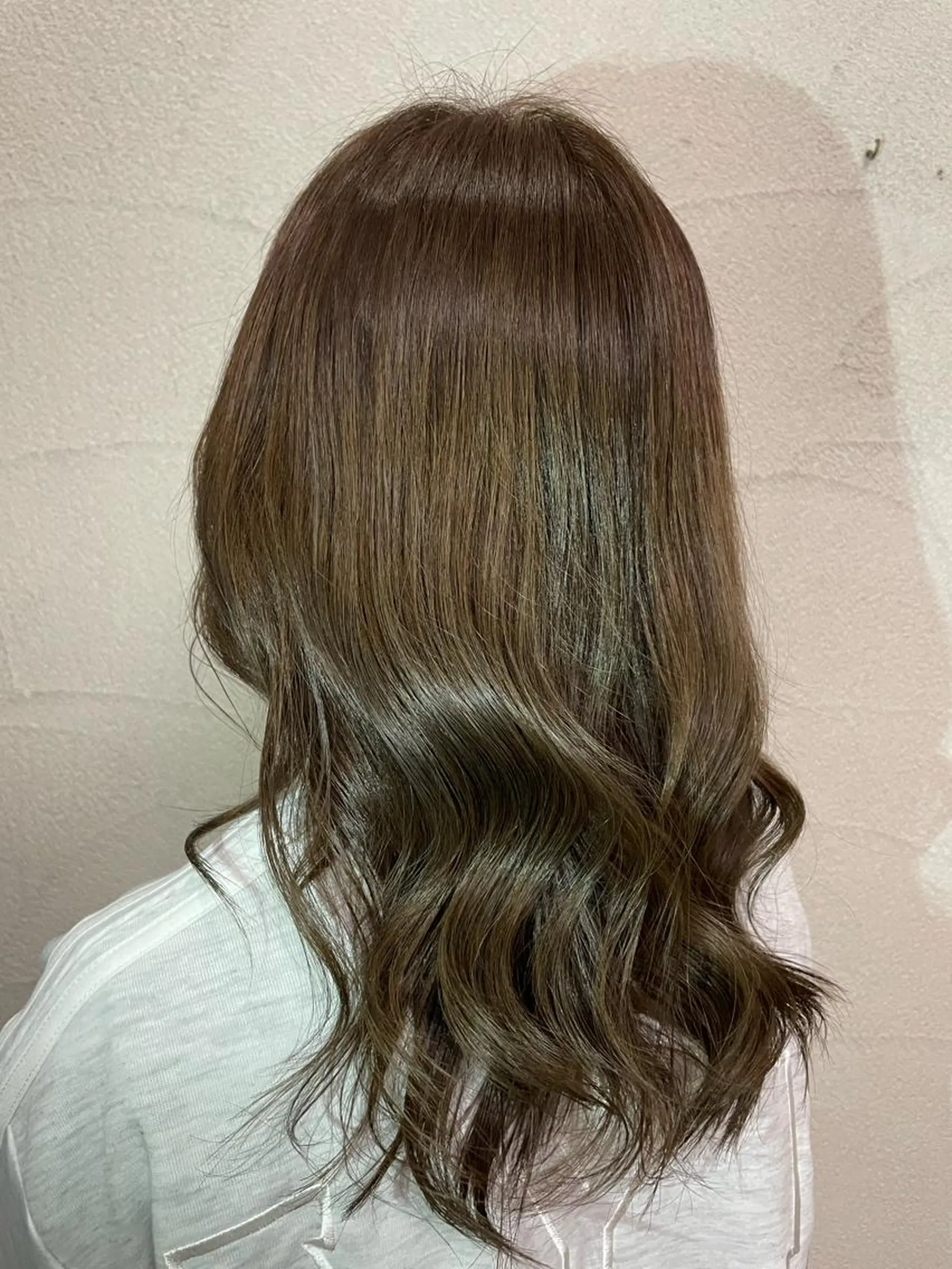 セミロング カラー ベージュカラー オリーブベージュ 大塚 友茉のヘアスタイル
