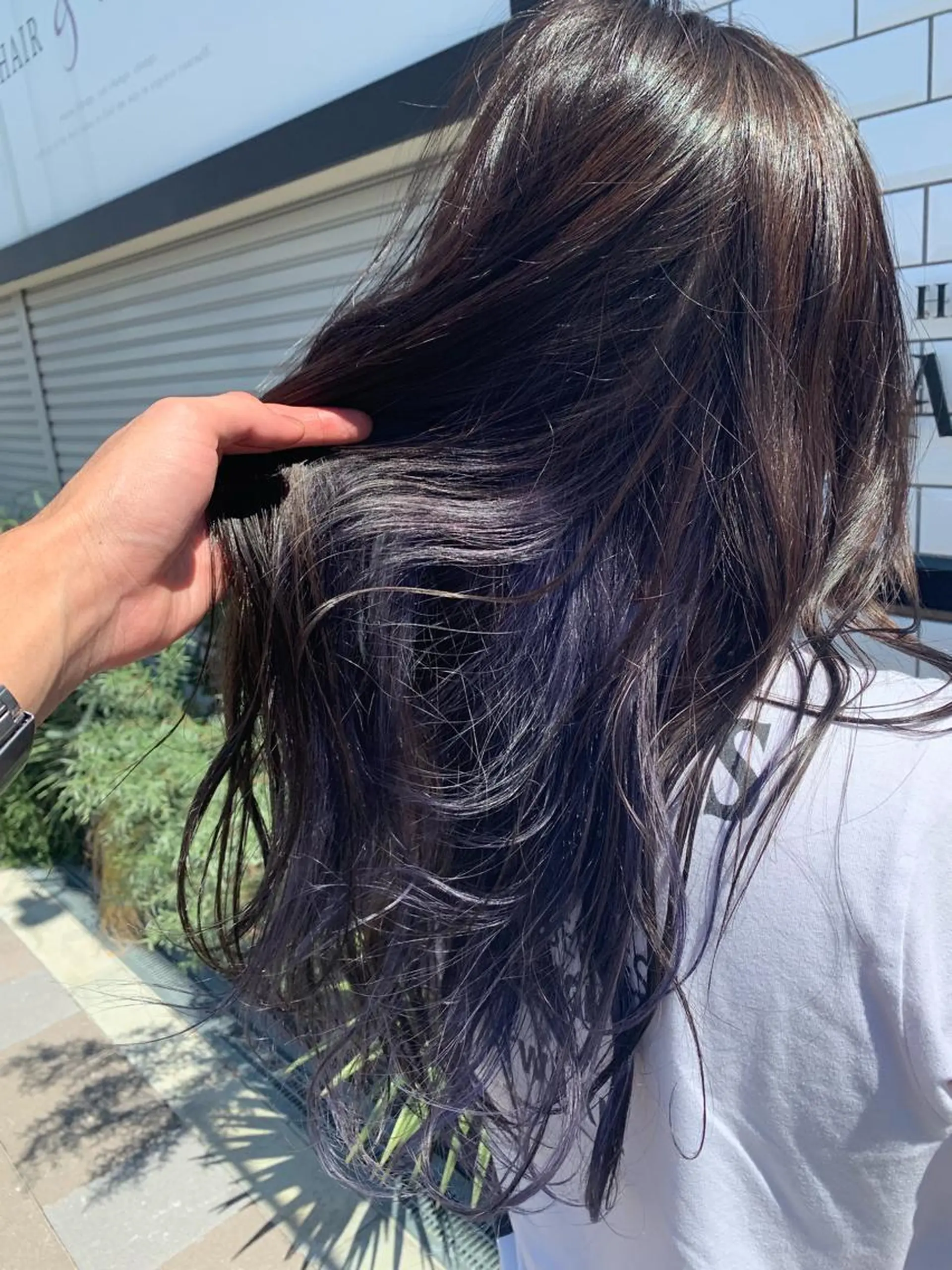 ロング カラー ブリーチ インナーカラー パープルカラー シルバー カット ヘアカラー 喜友名 泉樹のヘアスタイル