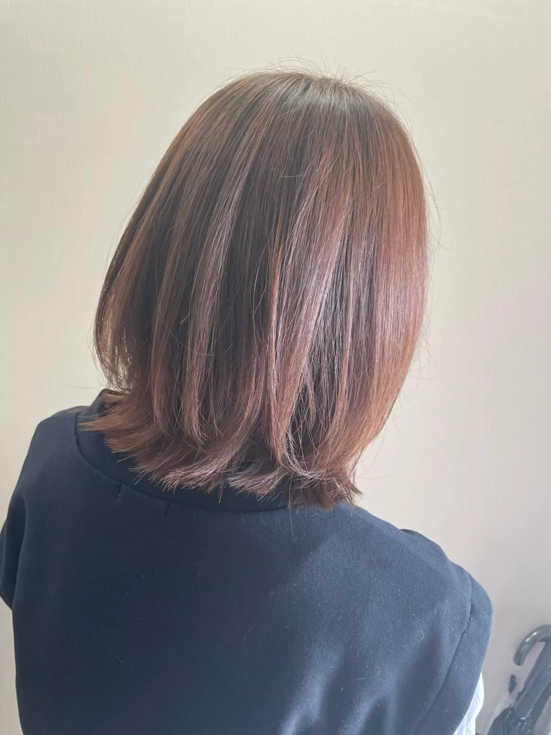 ミディアム ピンクブラウン 岡本 沙帆のヘアスタイル