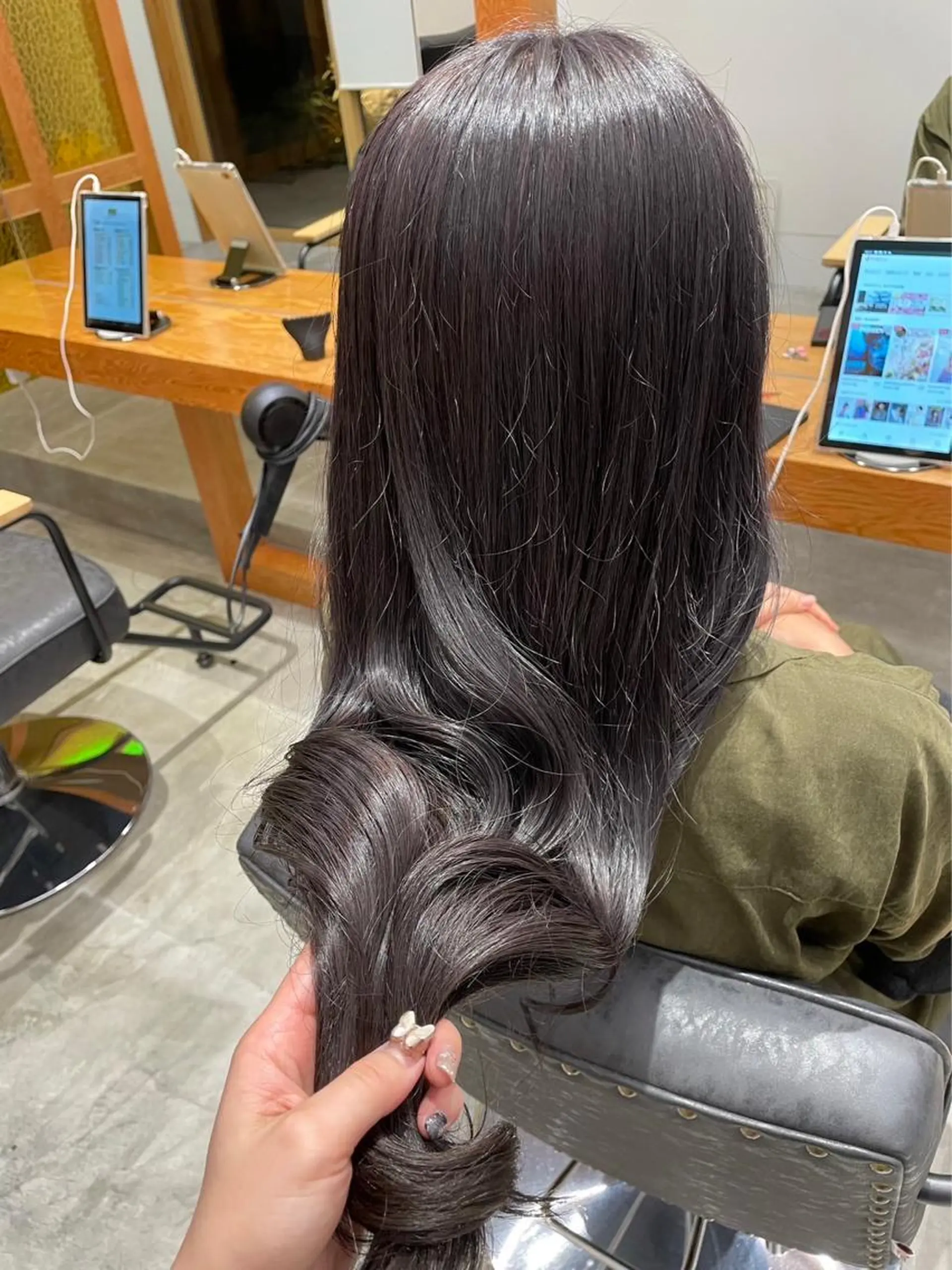 カラー 小村 理音のヘアスタイル