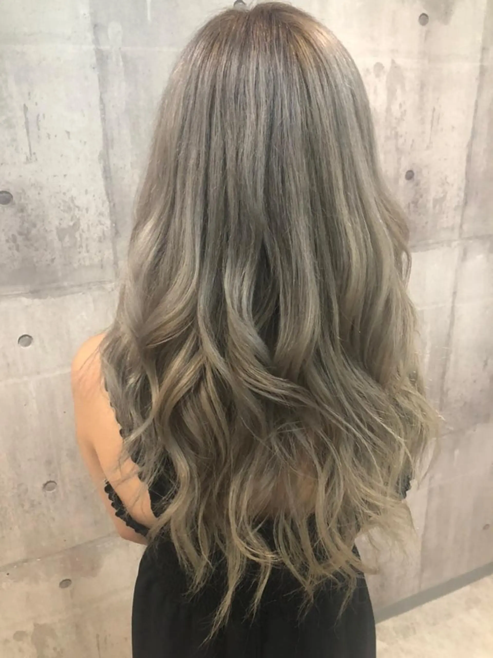 ロング ﾊｲﾗｲﾄ/ﾚｲﾔｰ ｶｯﾄ/大嶽謙のヘアスタイル