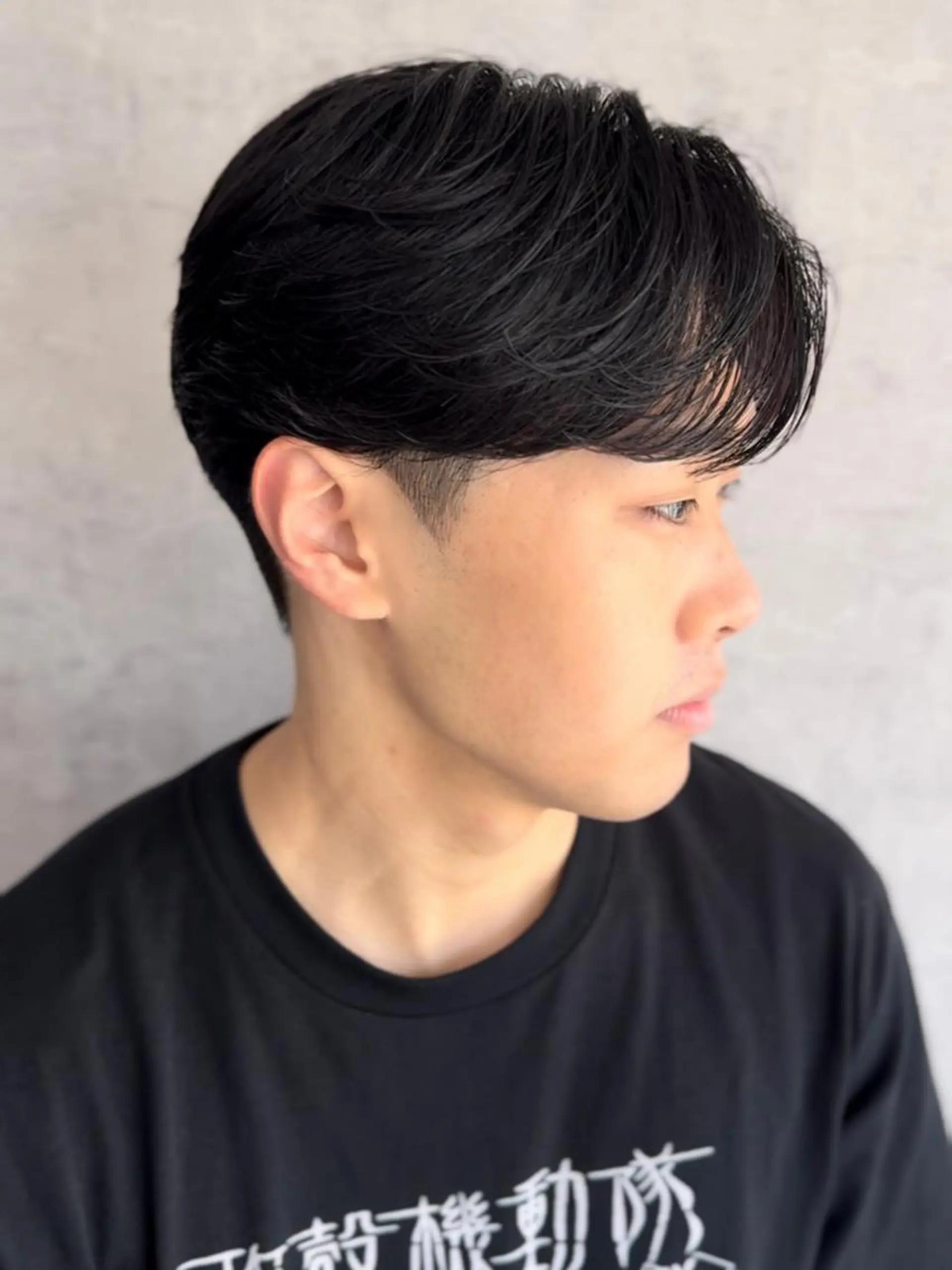 カラー パーマ メンズ センターパート ダウンパーマ カルマパーマ メンズパーマ ニュアンスパーマ カット パーマ トリートメント ヘアセット Men's Eir Kodamaのヘアスタイル