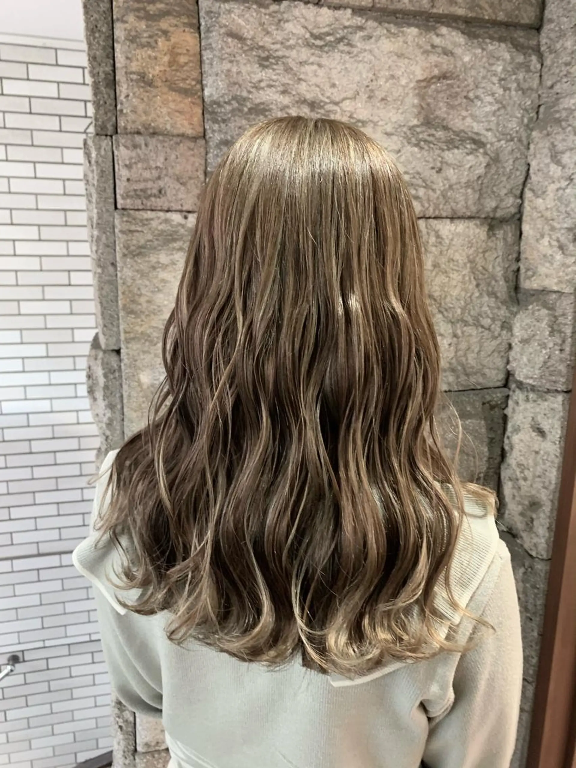 セミロング カラー 蓮見  友里のヘアスタイル