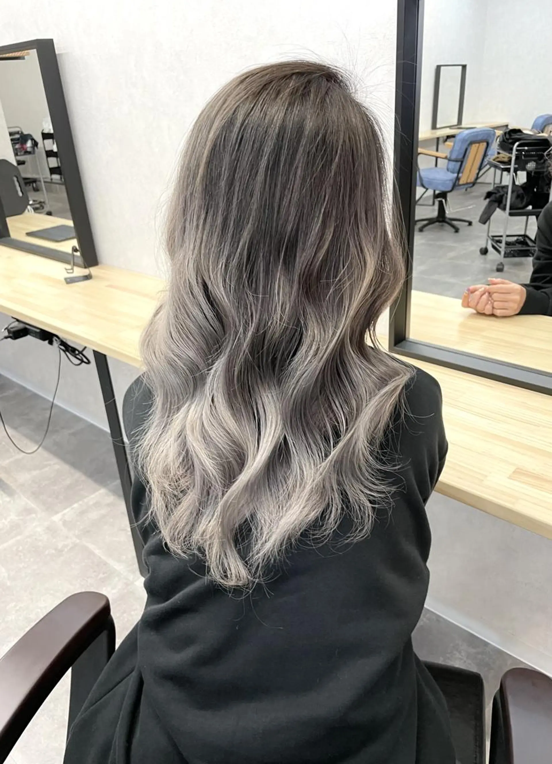 セミロング ヘアアレンジ カラー ハイトーン カラーのヘアスタイル