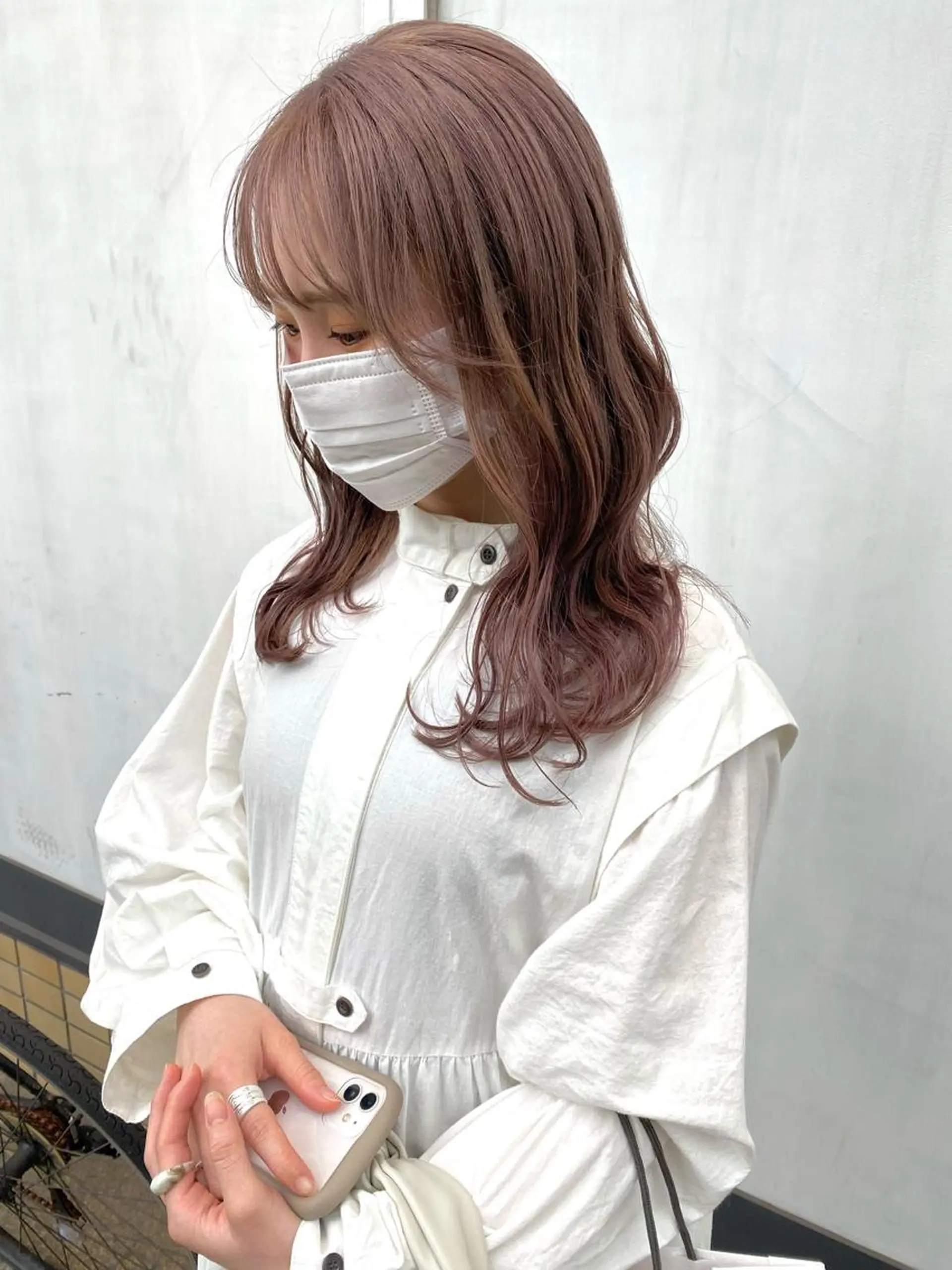 セミロング 小林 朋花のヘアスタイル