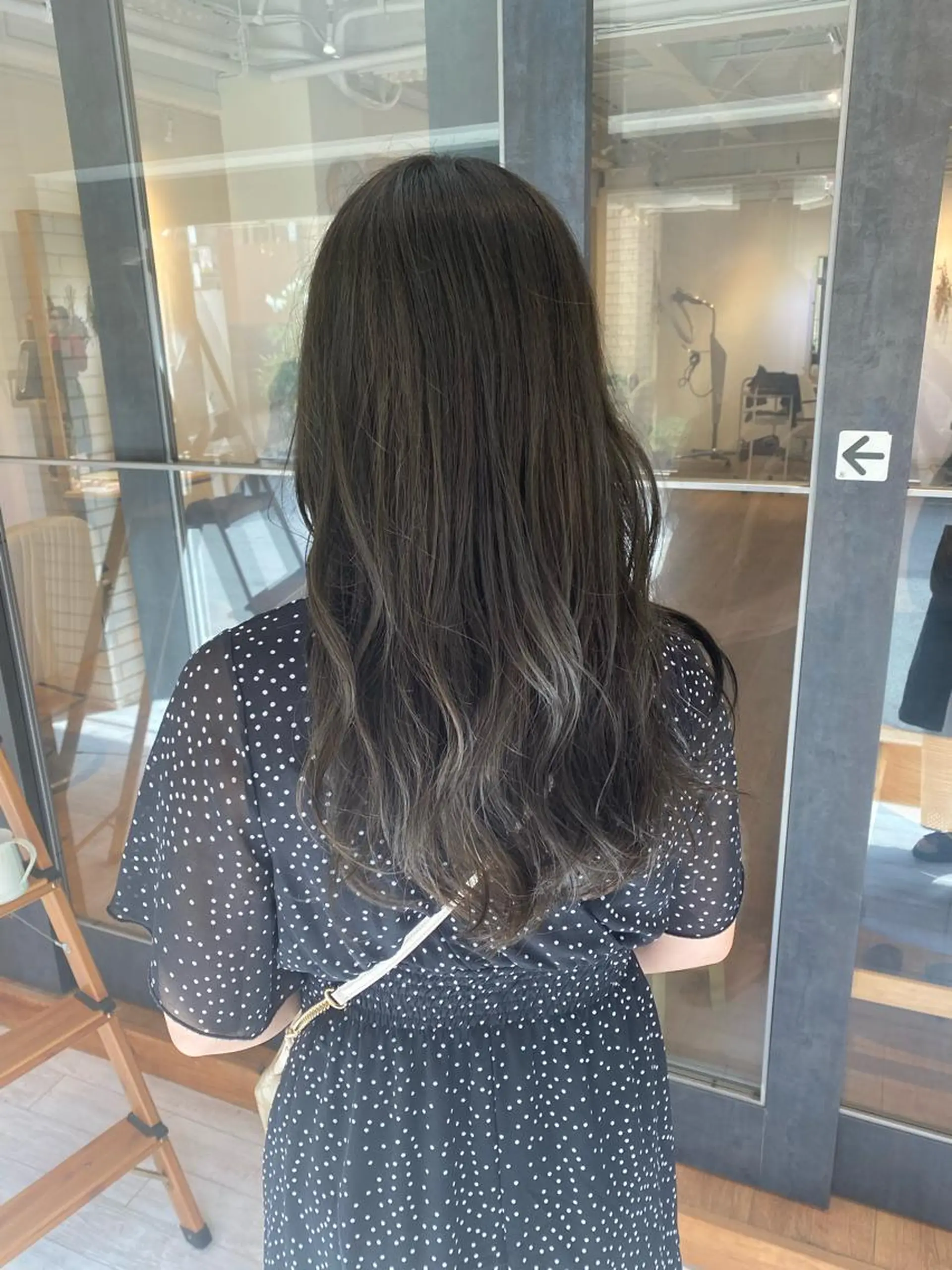 ロング カラー グレージュ オリーブグレージュ オリーブグレー カット ヘアカラー トリートメント newi 京橋 【yuuki】のヘアスタイル