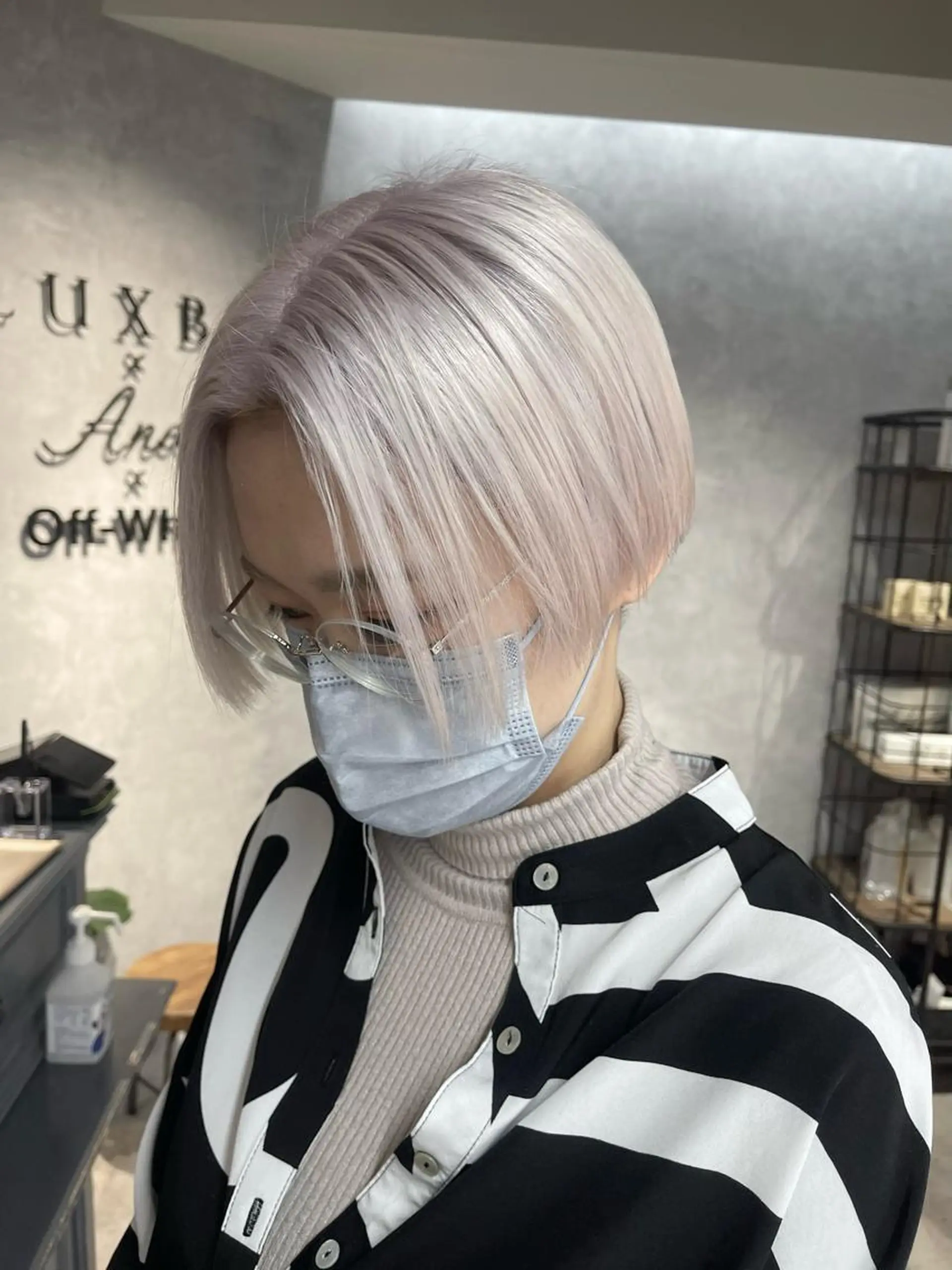 ショート カラー ブリーチ ケアブリーチ ハイライトカラー インナーカラー ハイライト カット ヘアカラー トリートメント オフホワイトアンドなんば所属・福西 洋斗のヘアスタイル