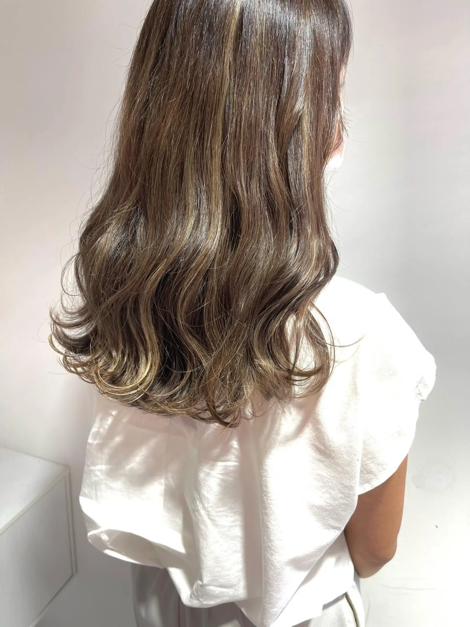 カラー ハイライトカラー 遠藤 愛莉のヘアスタイル