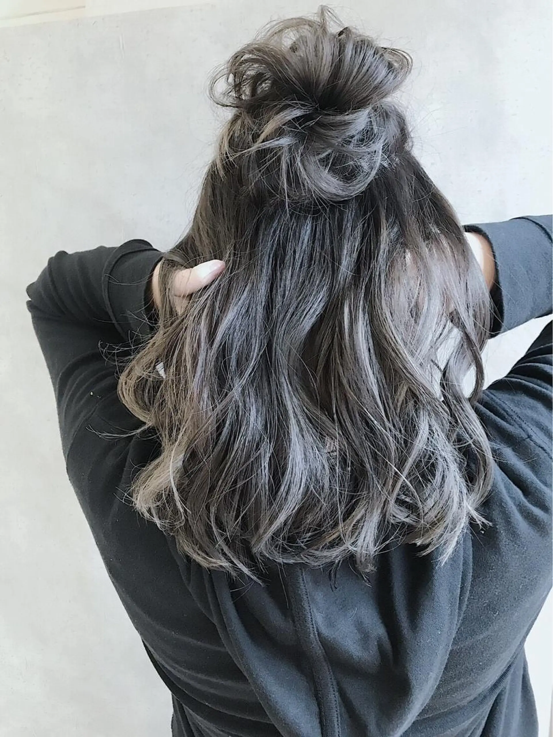 ミディアム カラー _WHITE 天王寺のヘアスタイル