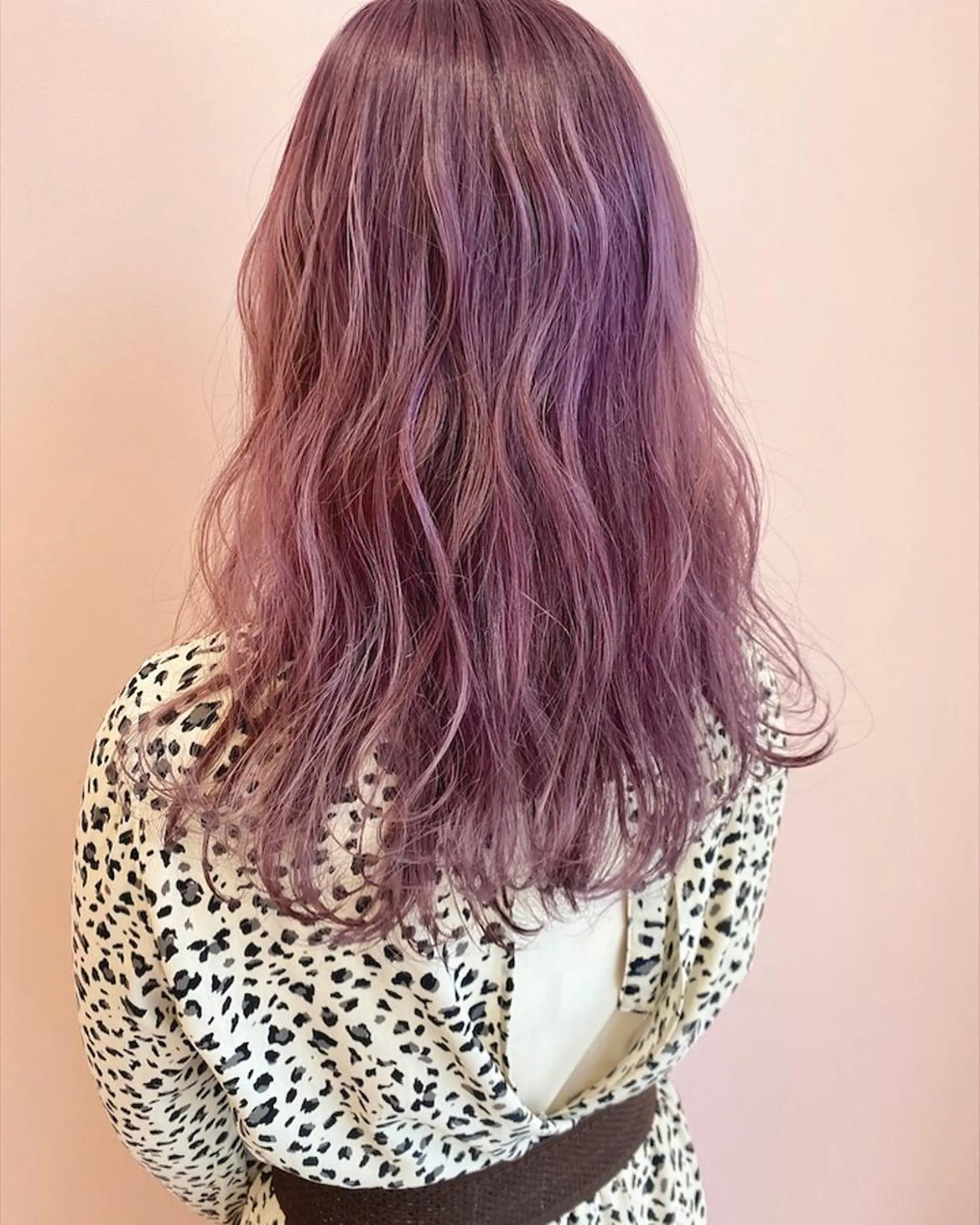 セミロング パープルカラー カット ヘアカラー パーマ 縮毛矯正 トリートメント 西本 夏美のヘアスタイル