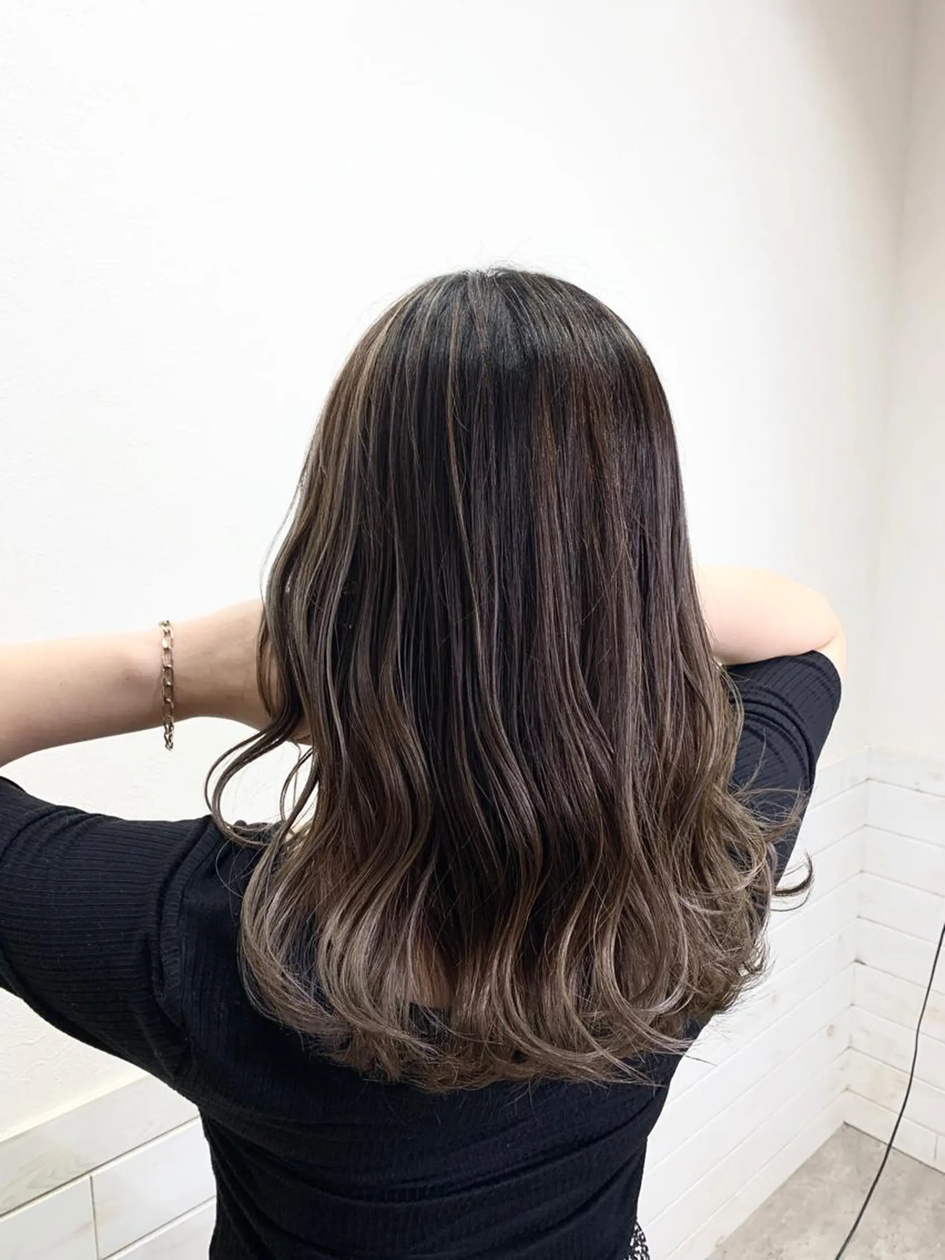 セミロング カラー lucia RYOのヘアスタイル