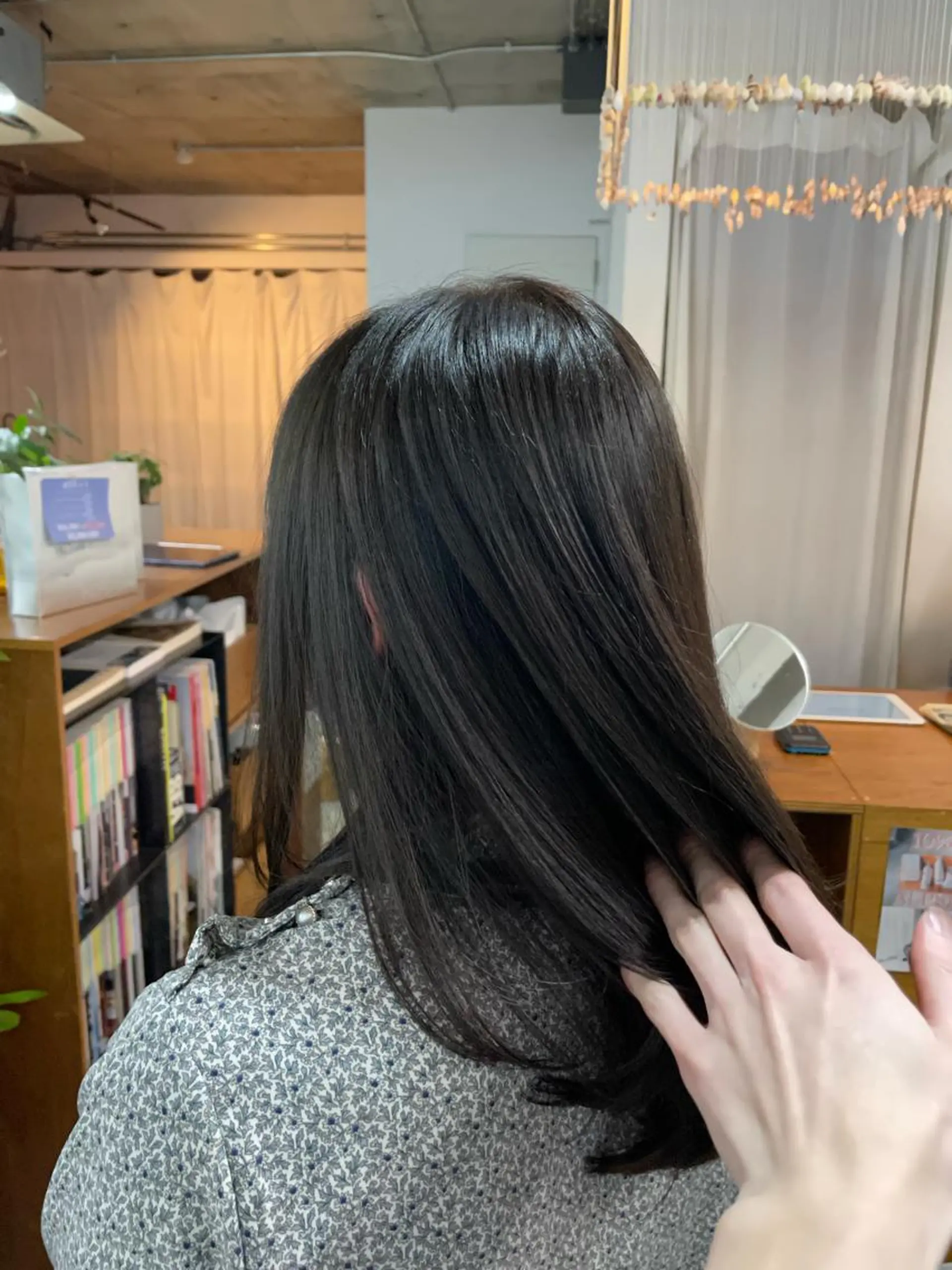 セミロング カラー ブリーチ グレージュ ブリーチなしカラー 奥村 紘のヘアスタイル