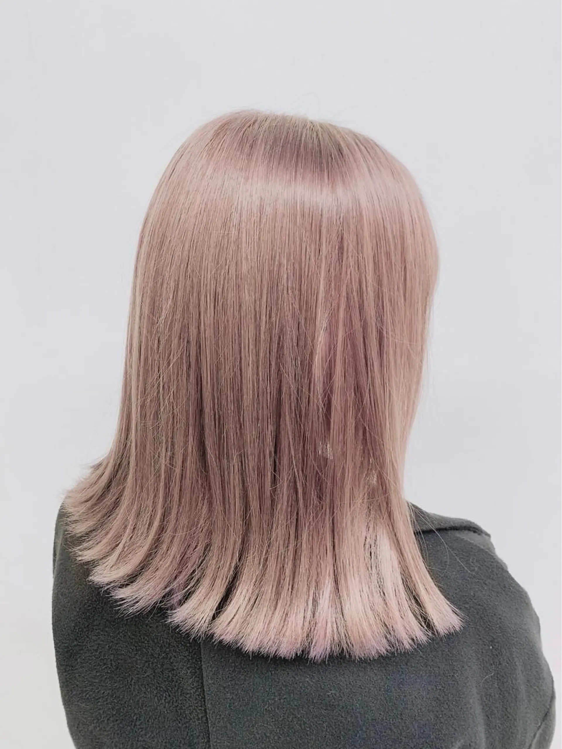 ミディアム カラー 🩵ハイトーン 美咲🩵のヘアスタイル