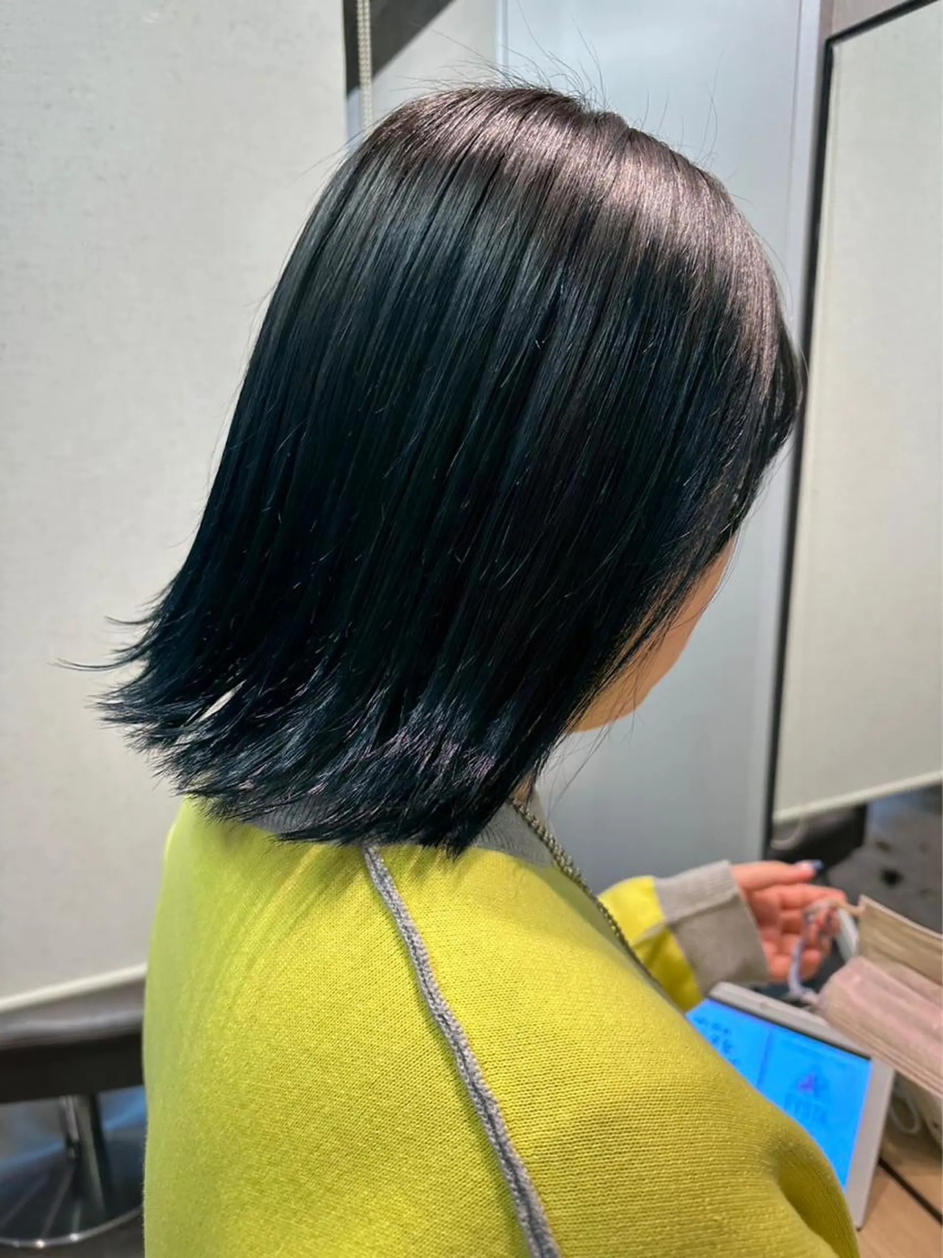 ミディアム カラー 黒髪 ブルーカラー ブルーブラック 透明感カラー hina💟 透明感カラーのヘアスタイル