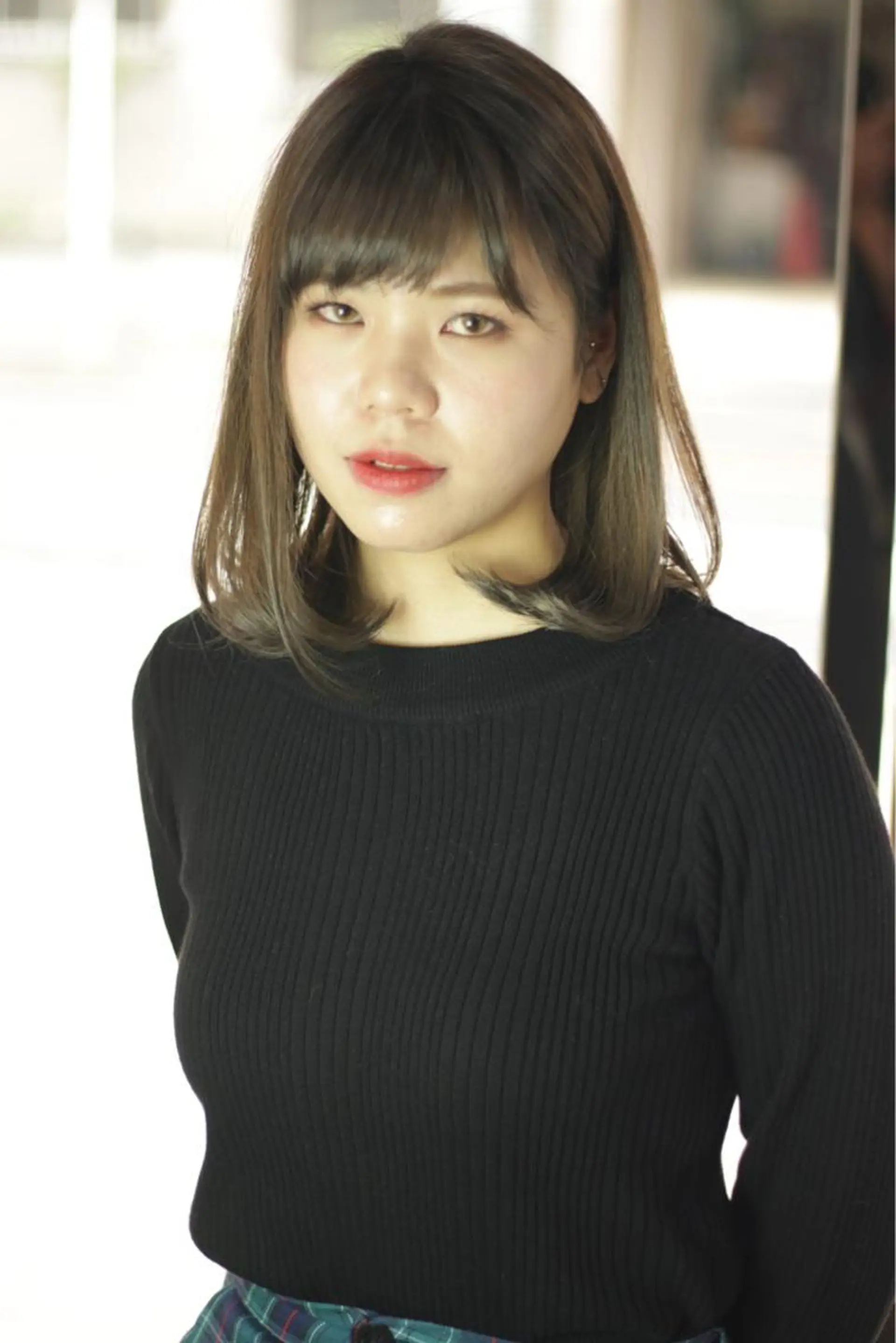 セミロング カラー ヘアアレンジ アッシュ グラデーションカラー ラベンダーカラー ラベンダーアッシュ ヘアカラー 桜田 修未のヘアスタイル