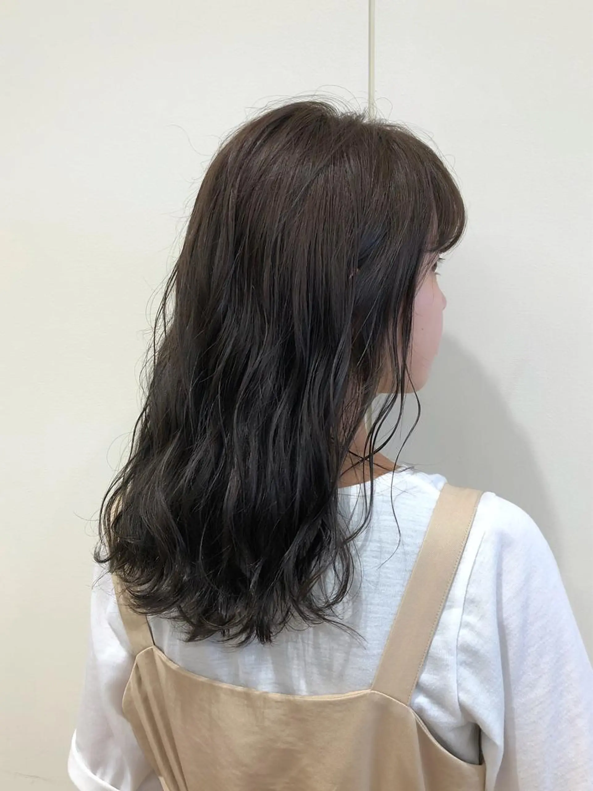 ミディアム カラー ブリーチ グレージュ ブリーチなしカラー ケアブリーチ 坪井佑樹のヘアスタイル