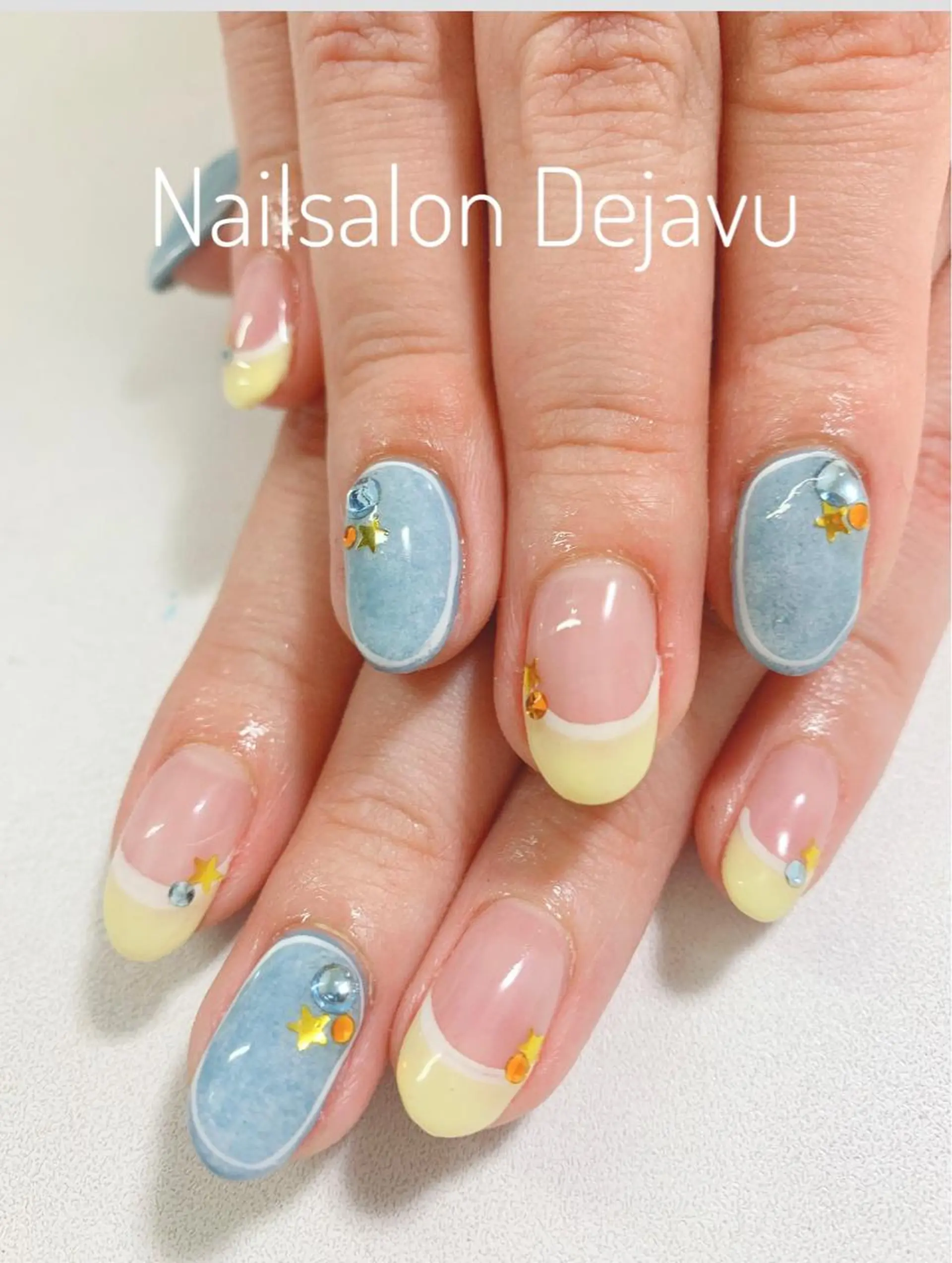 ネイル アートネイル フレンチネイル ワンカラーネイル 春ネイル ストーンネイル Nail salon Dejavu 🌿のネイルデザイン