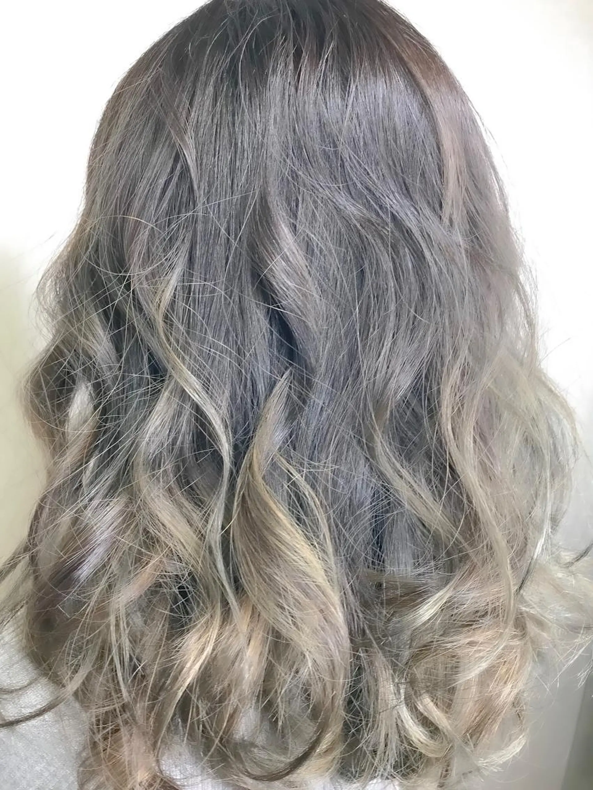 ミディアム カラー バレイヤージュ レイヤーカット お悩み解決美容師🩷 ♠️ベテランそめやのヘアスタイル