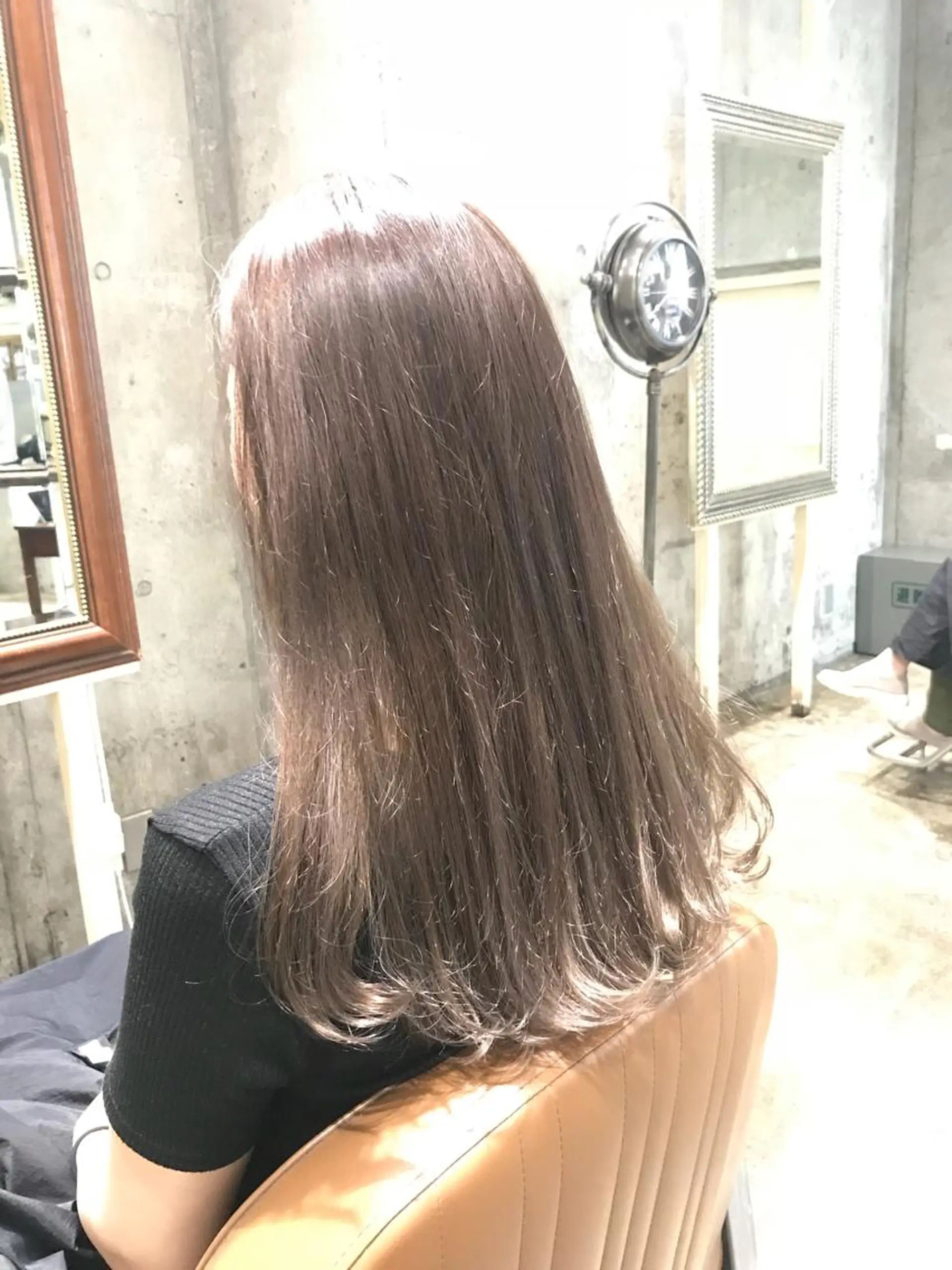 セミロング カラー パーマ ヘアアレンジ メンズ キッズ ネイル マツエク・マツパ ベージュカラー サロンドミルク 原宿のヘアスタイル